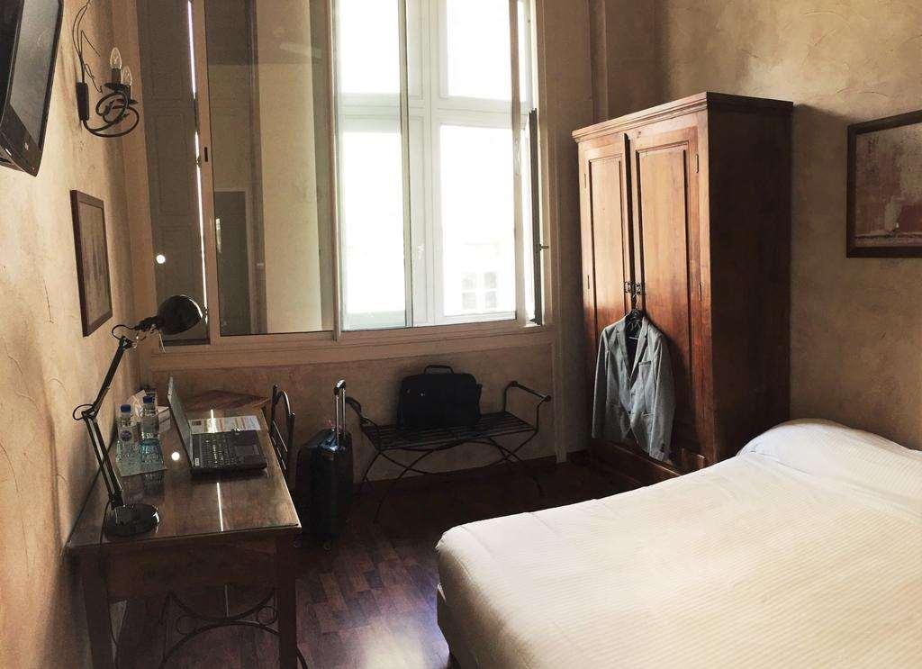 Académie Hôtel Lyon by null