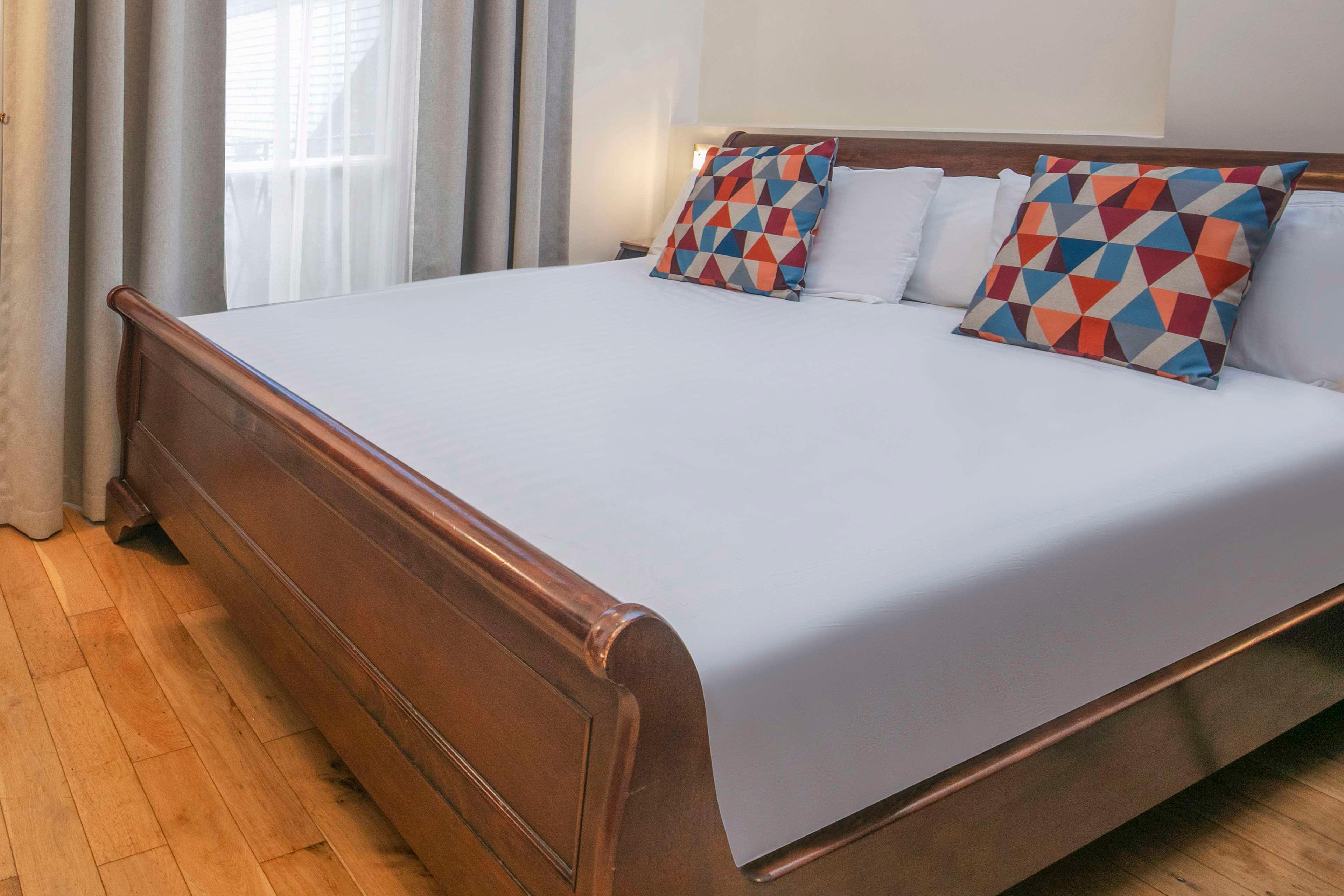 Imagem da galeria de Queensway Hotel, Sure Hotel Collection By Best Wes