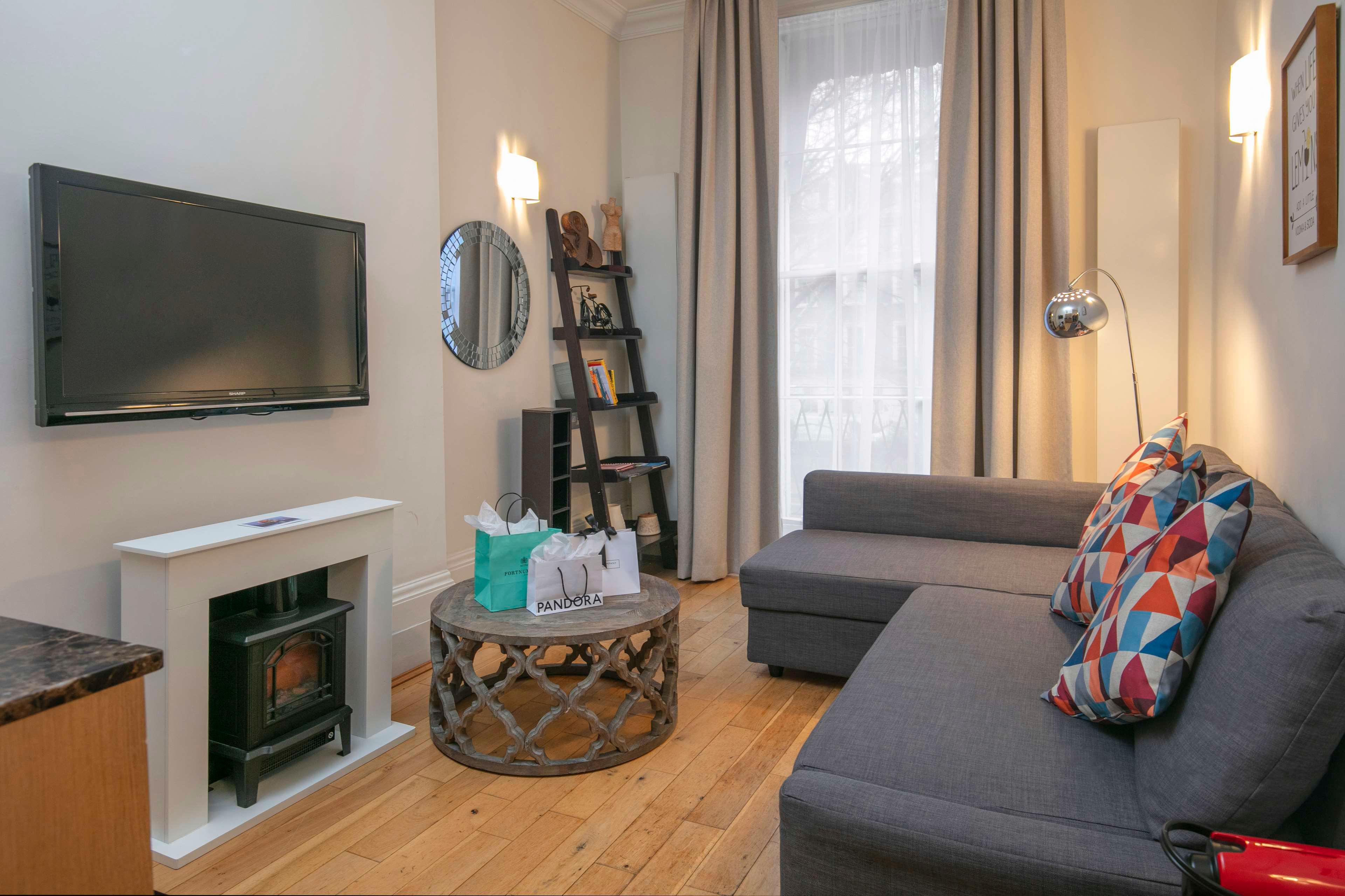 Imagem da galeria de Queensway Hotel, Sure Hotel Collection By Best Wes