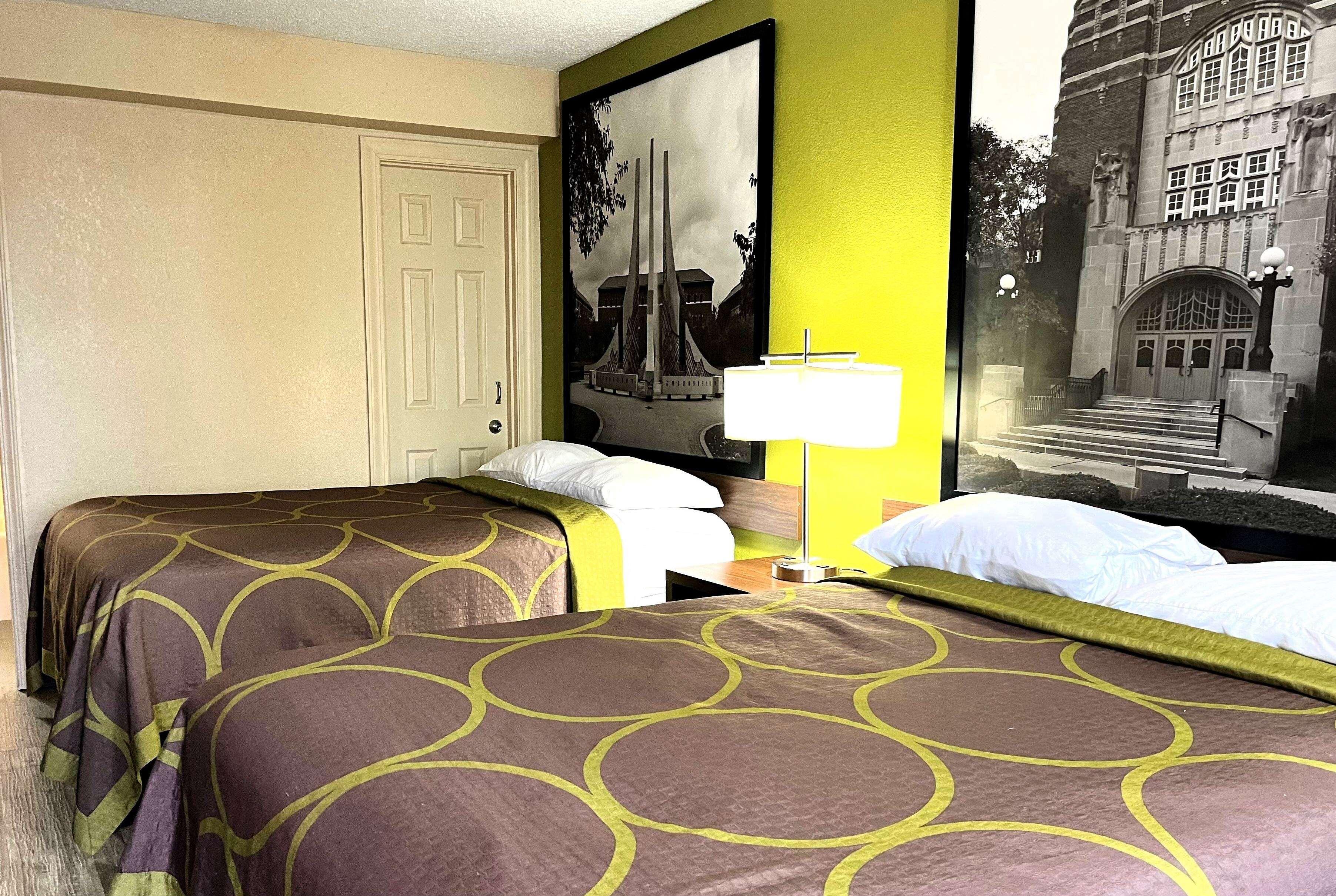 Super 8 by Wyndham Lafayette