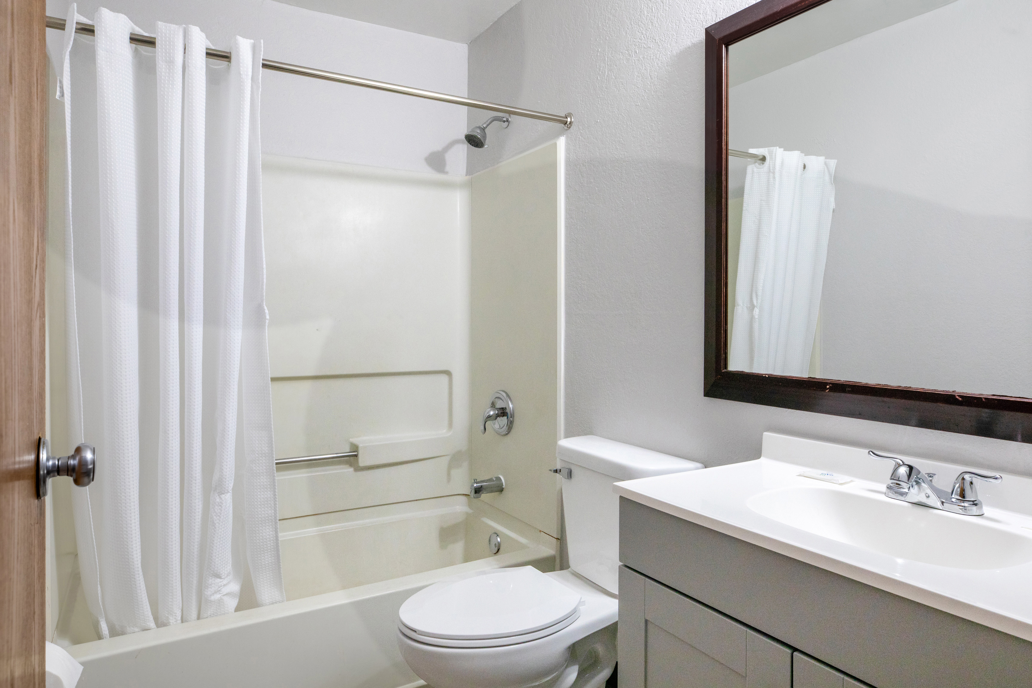 Super 8 Motel - Lansing
