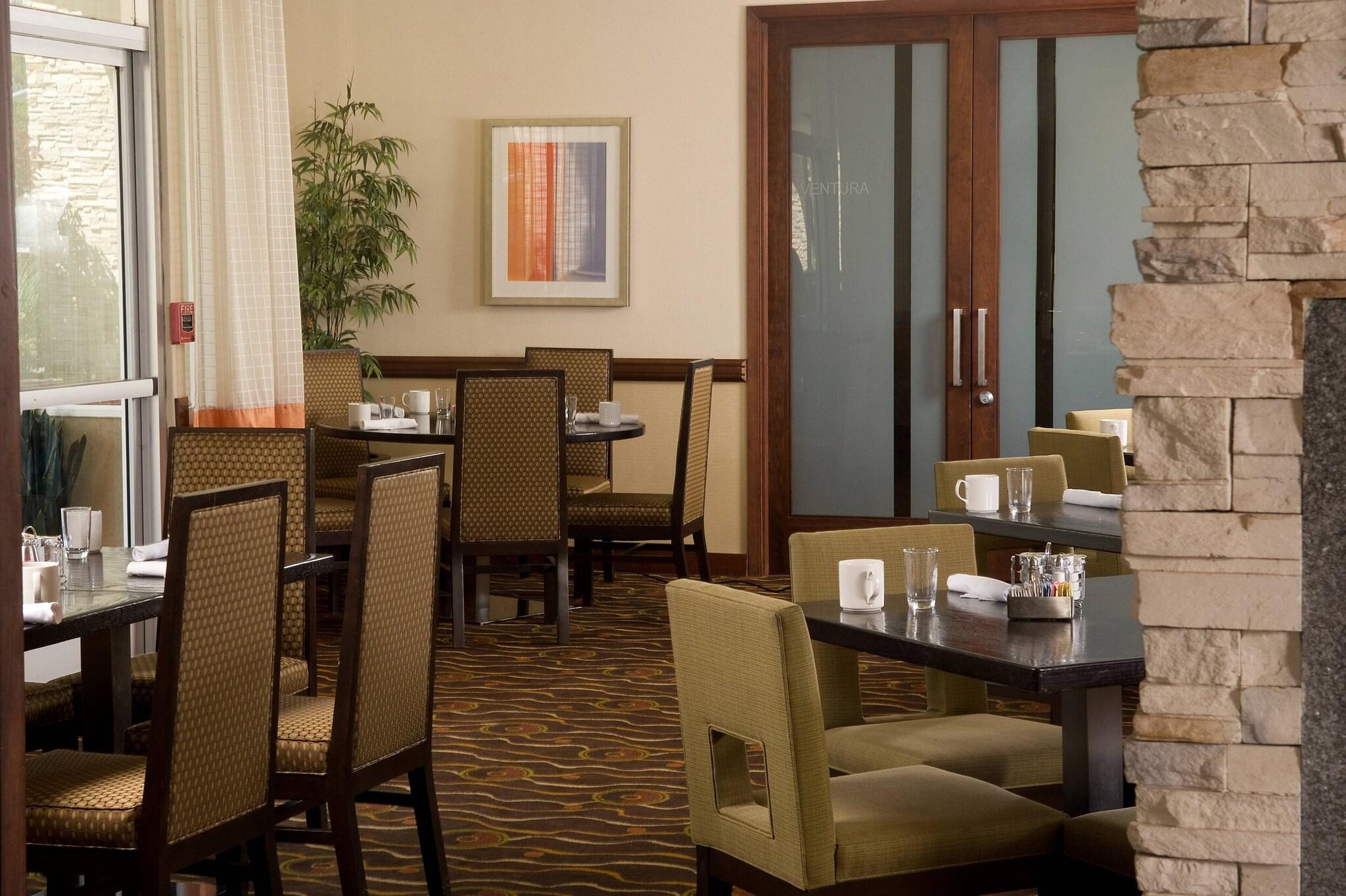 Courtyard By Marriott Los Angeles Sherman Oaks