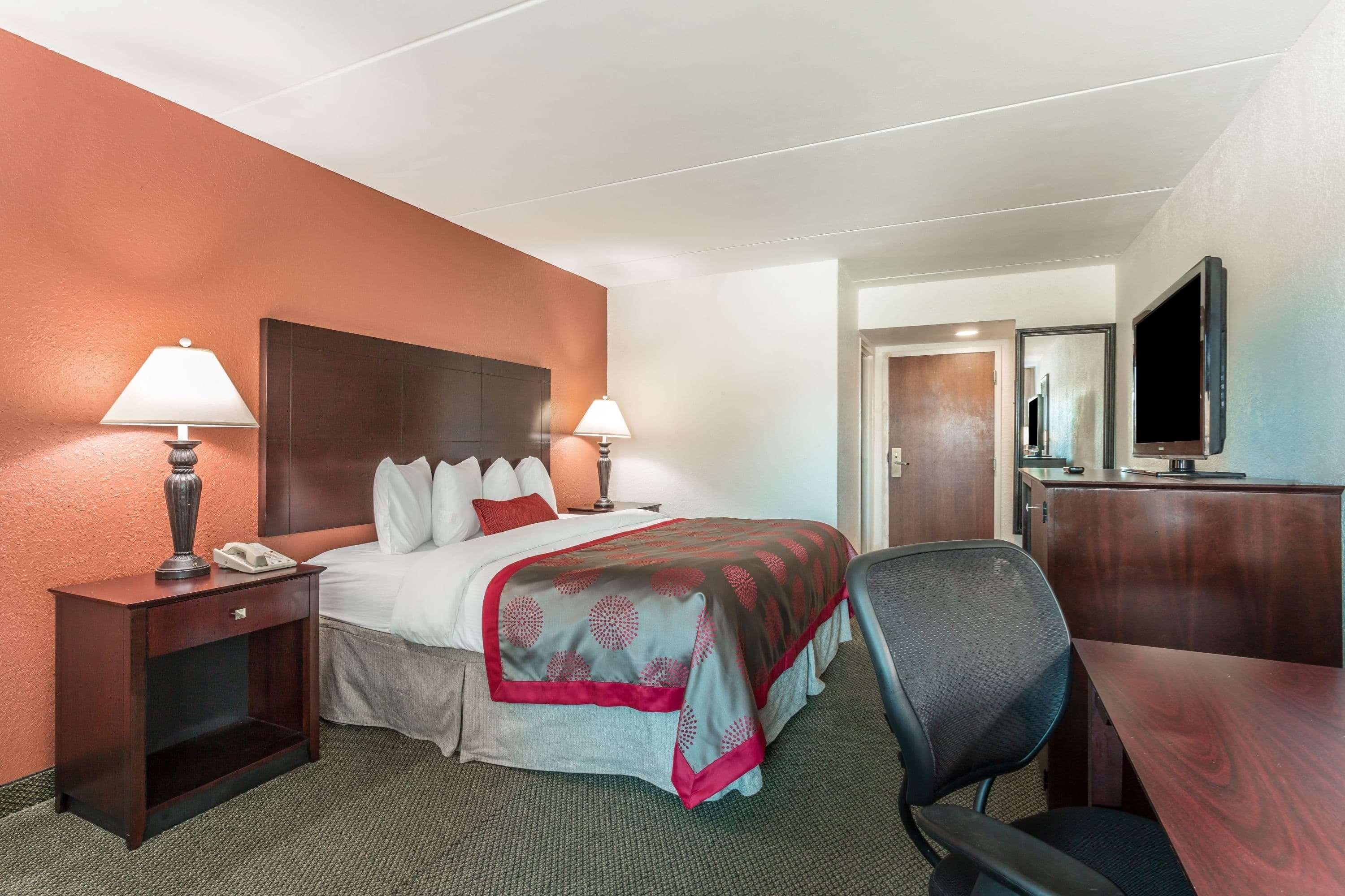 Ramada by Wyndham Luling