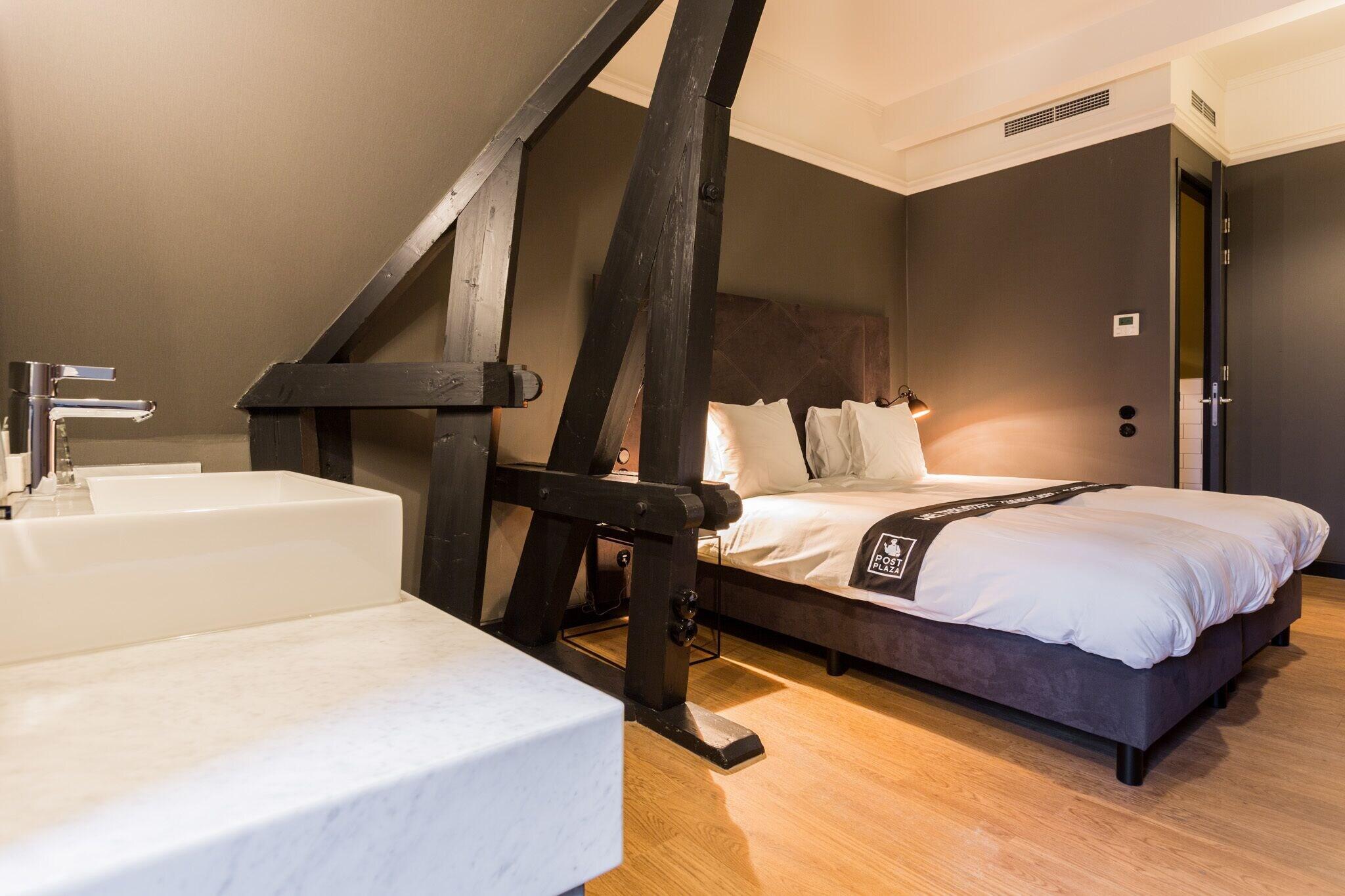 Post-Plaza Hotel & Grand Café by null