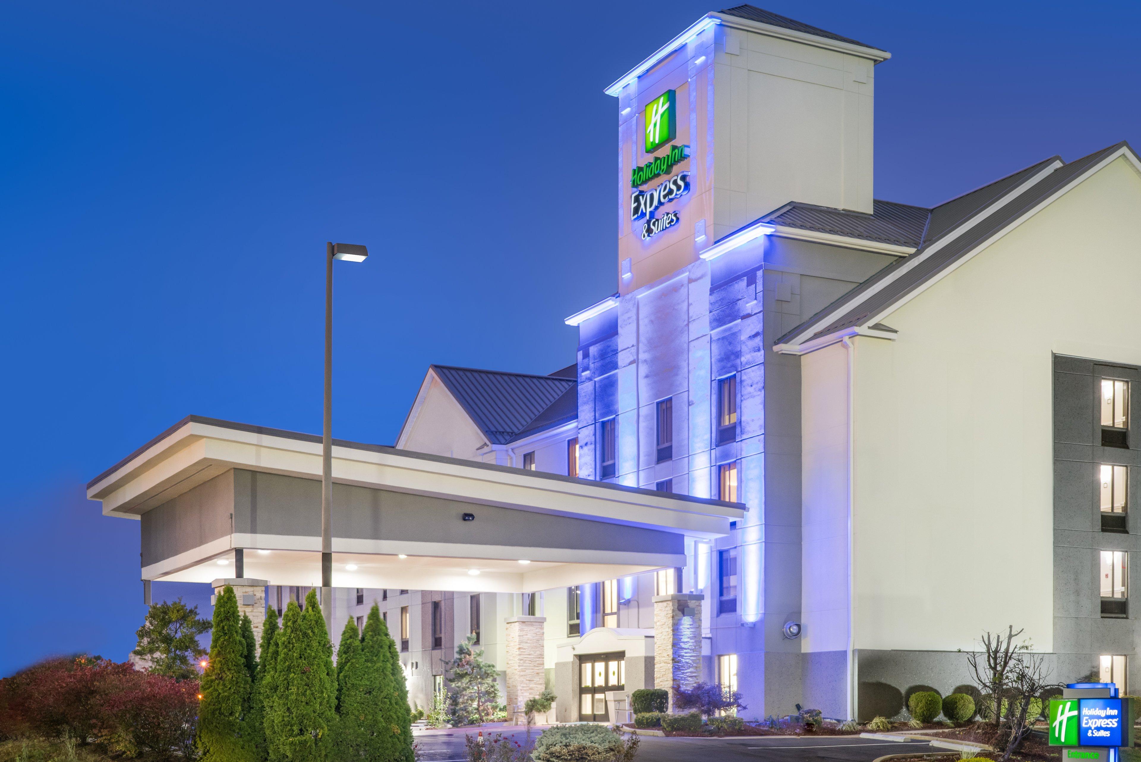 Holiday Inn Express & Suites Louisville East image