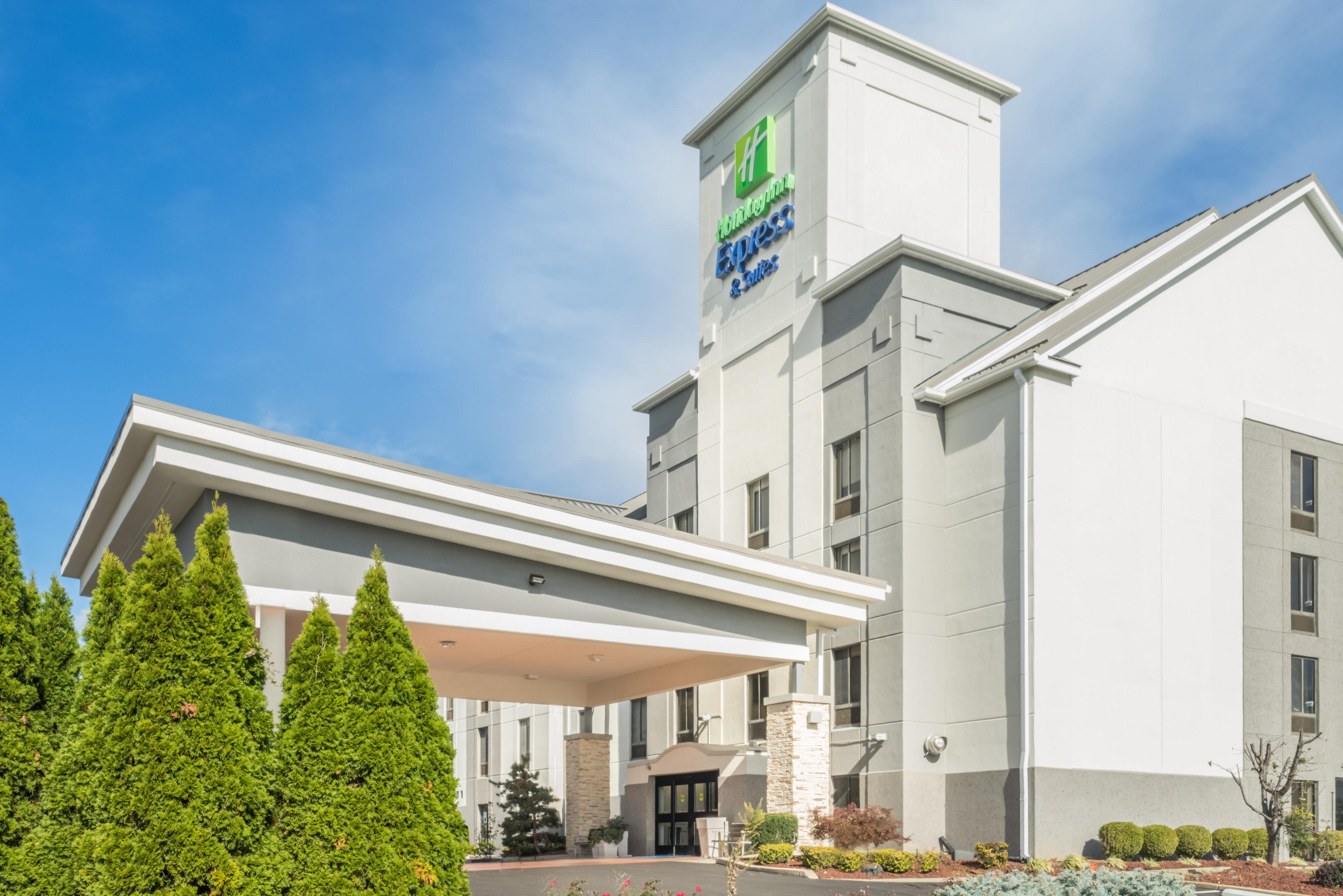 Holiday Inn Express & Suites Louisville East image