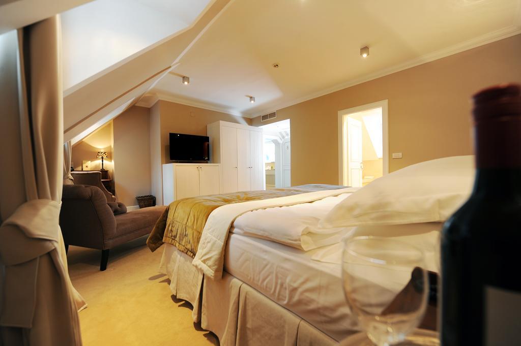 Lesar Hotel Angel by null