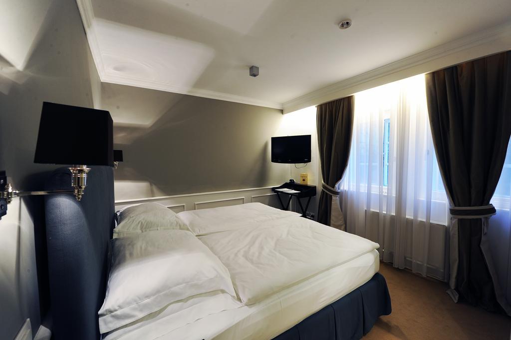 Lesar Hotel Angel by null