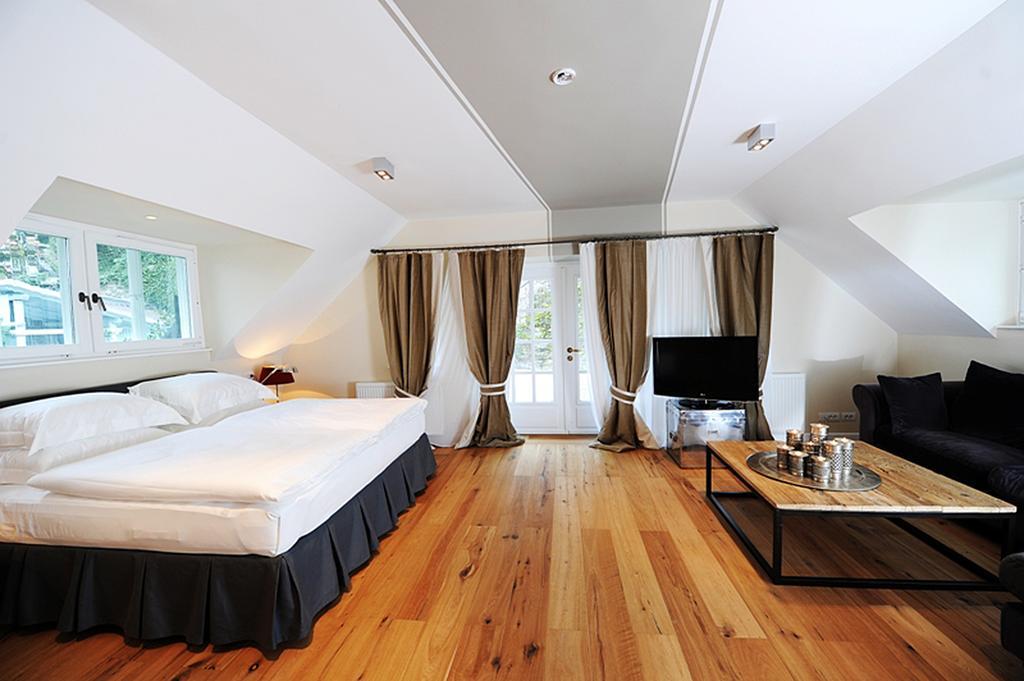 Lesar Hotel Angel by null