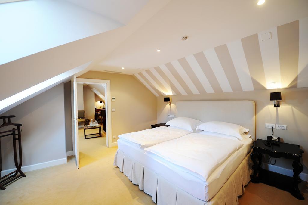 Lesar Hotel Angel by null