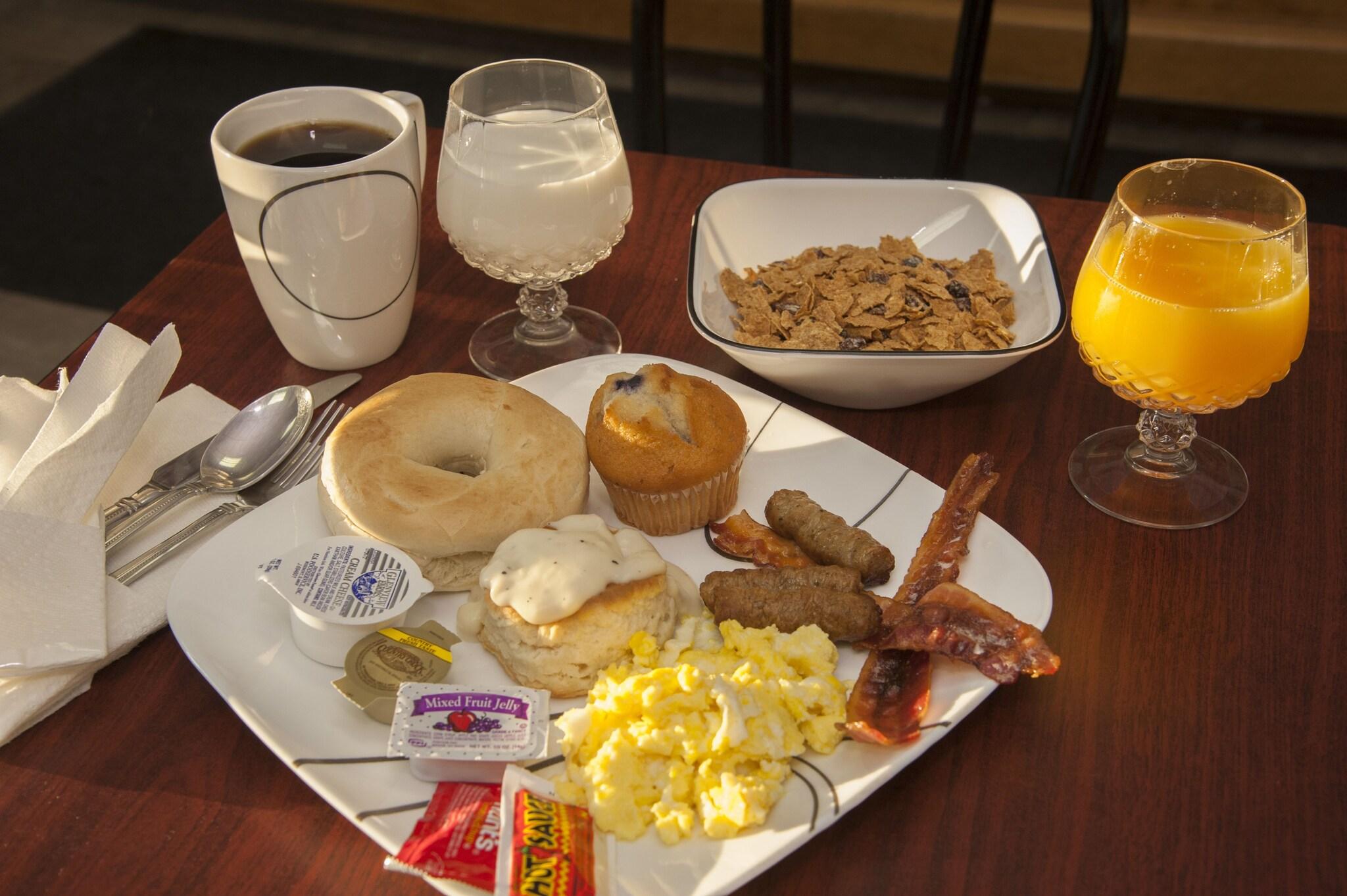 Days Inn & Suites by Wyndham Laredo