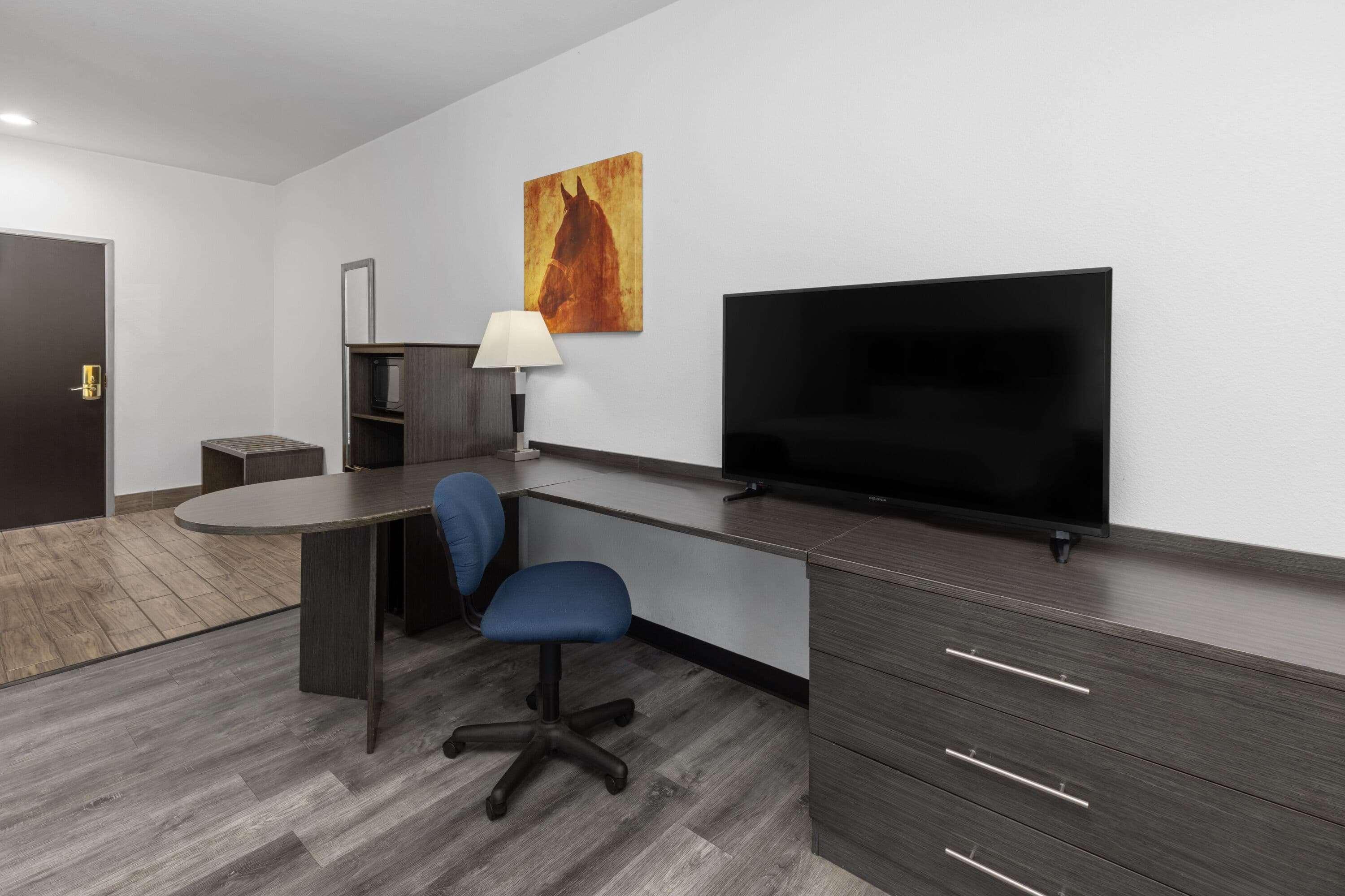 Days Inn &Suites by Wyndham Lubbock Medical Center
