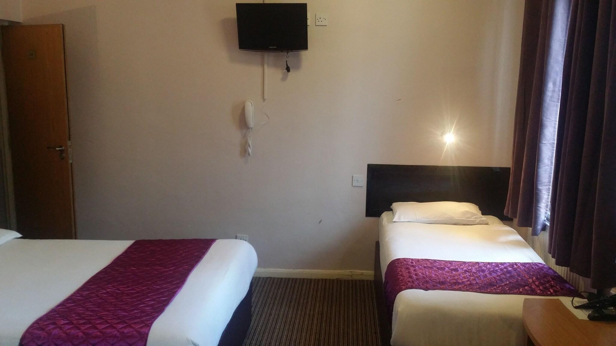 Arriva Hotel by null