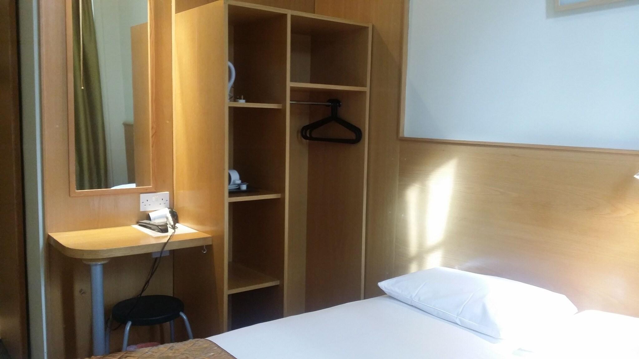 Arriva Hotel by null