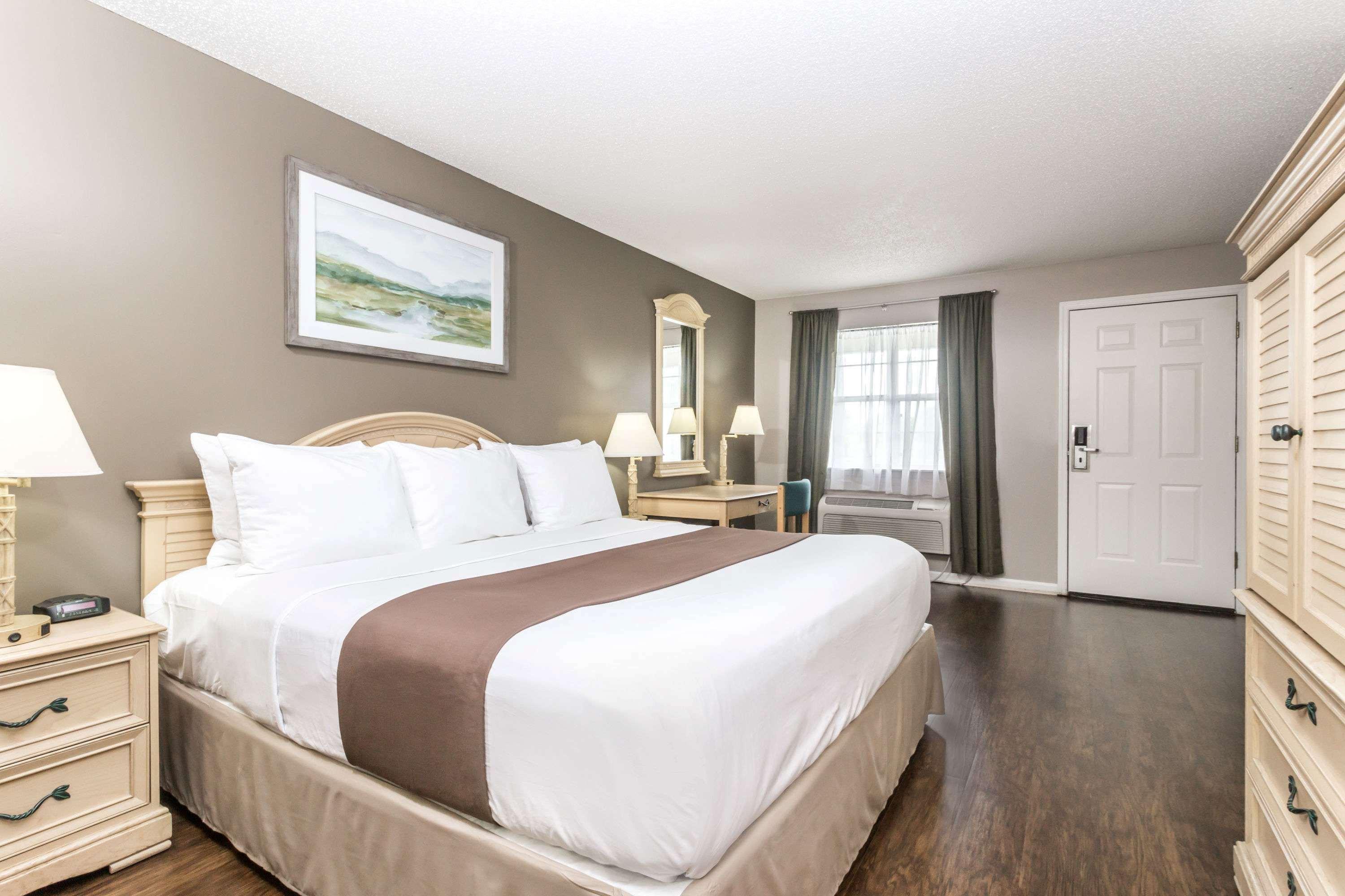 Super 8 By Wyndham Madison