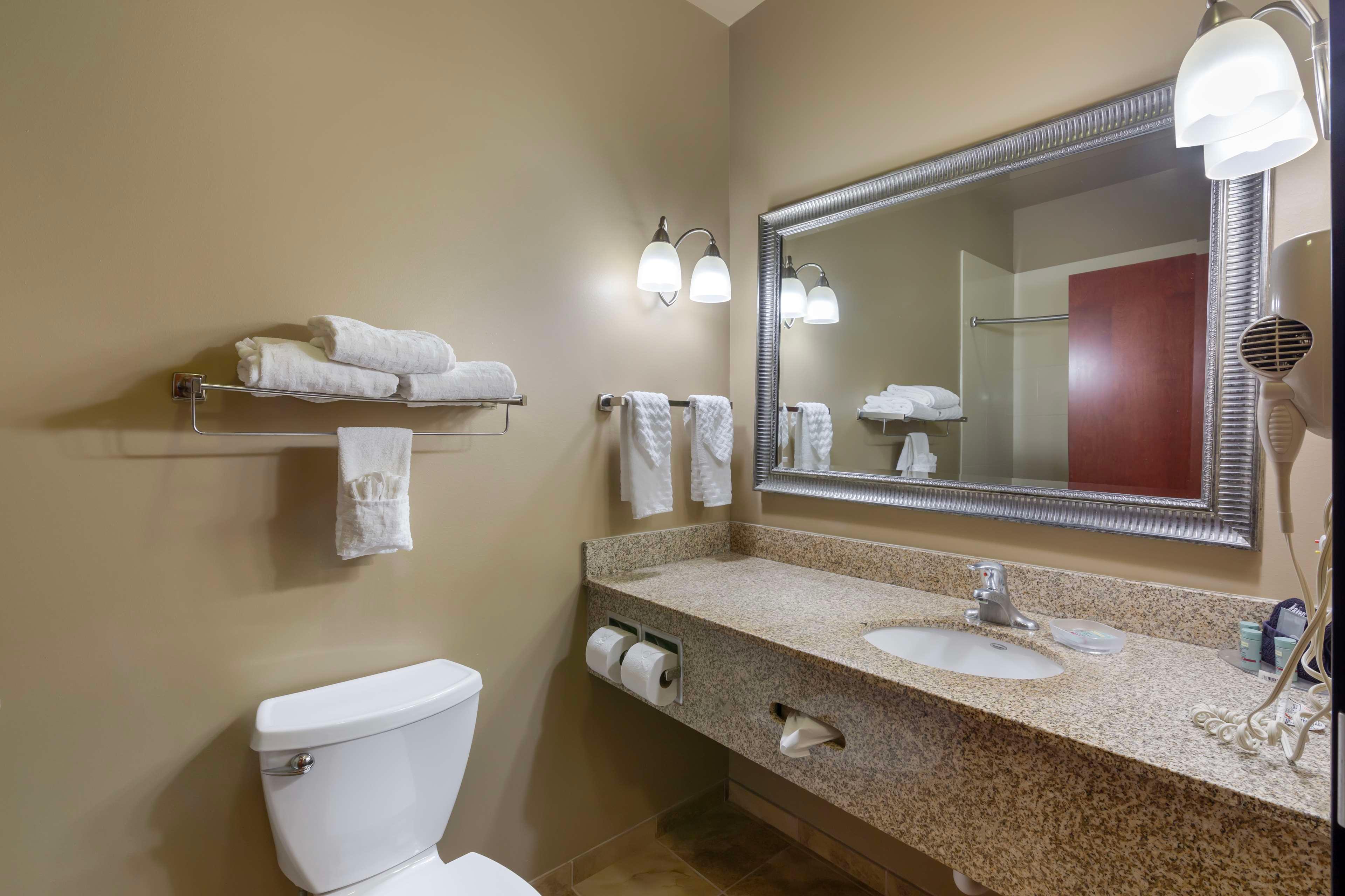 Best Western Golden Prairie Inn & Suites