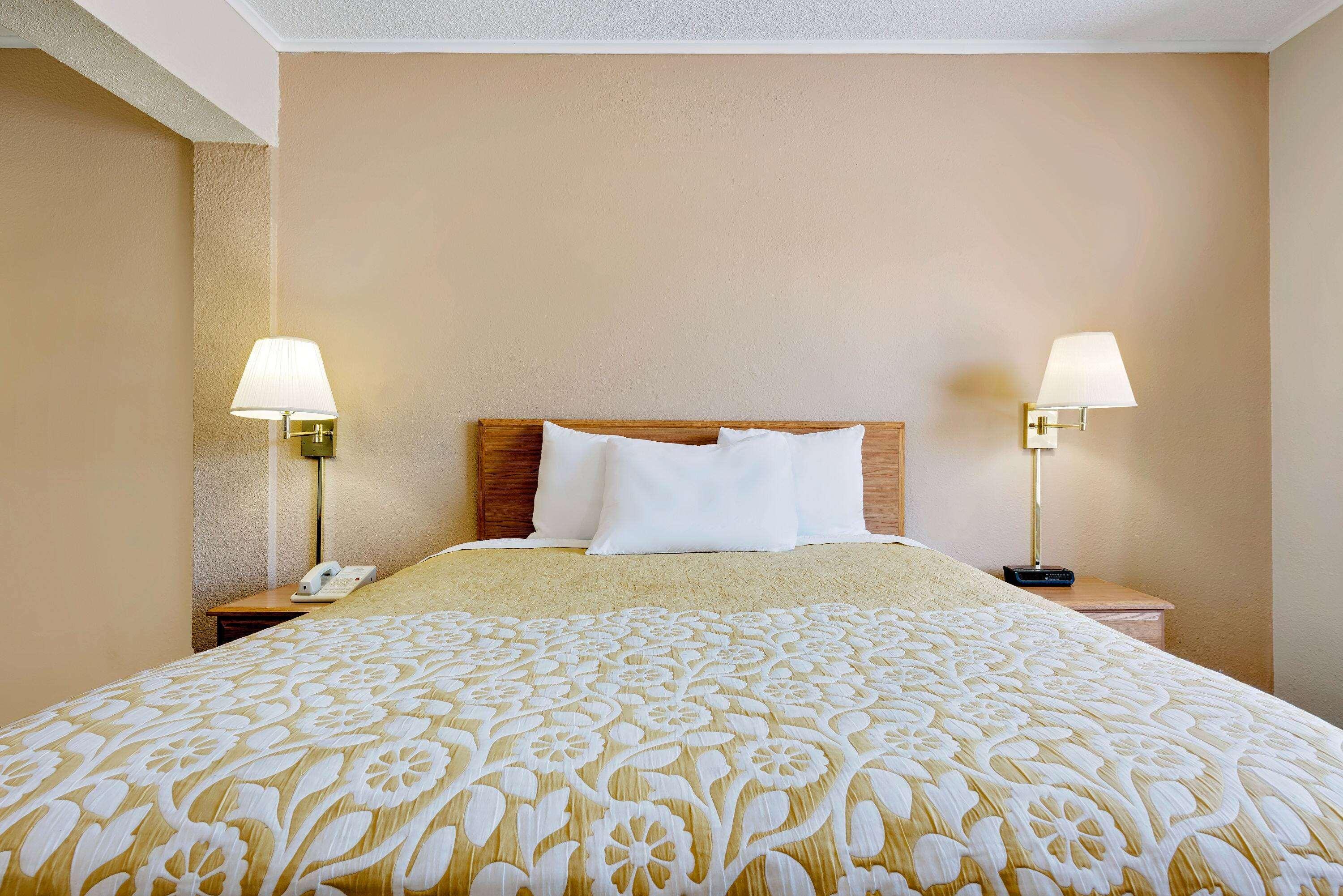 Days Inn By Wyndham Fairmont