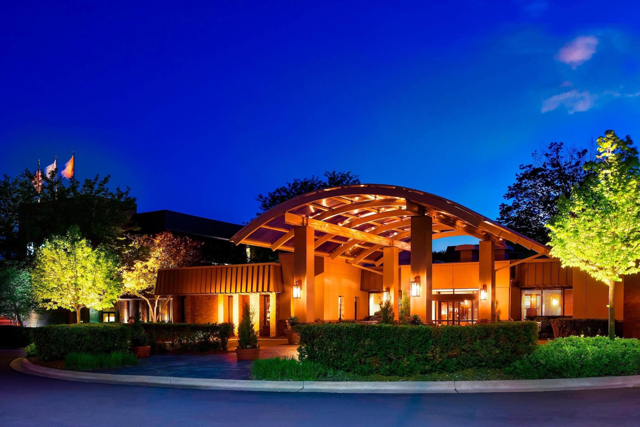 Sheraton Milwaukee Brookfield Hotel image