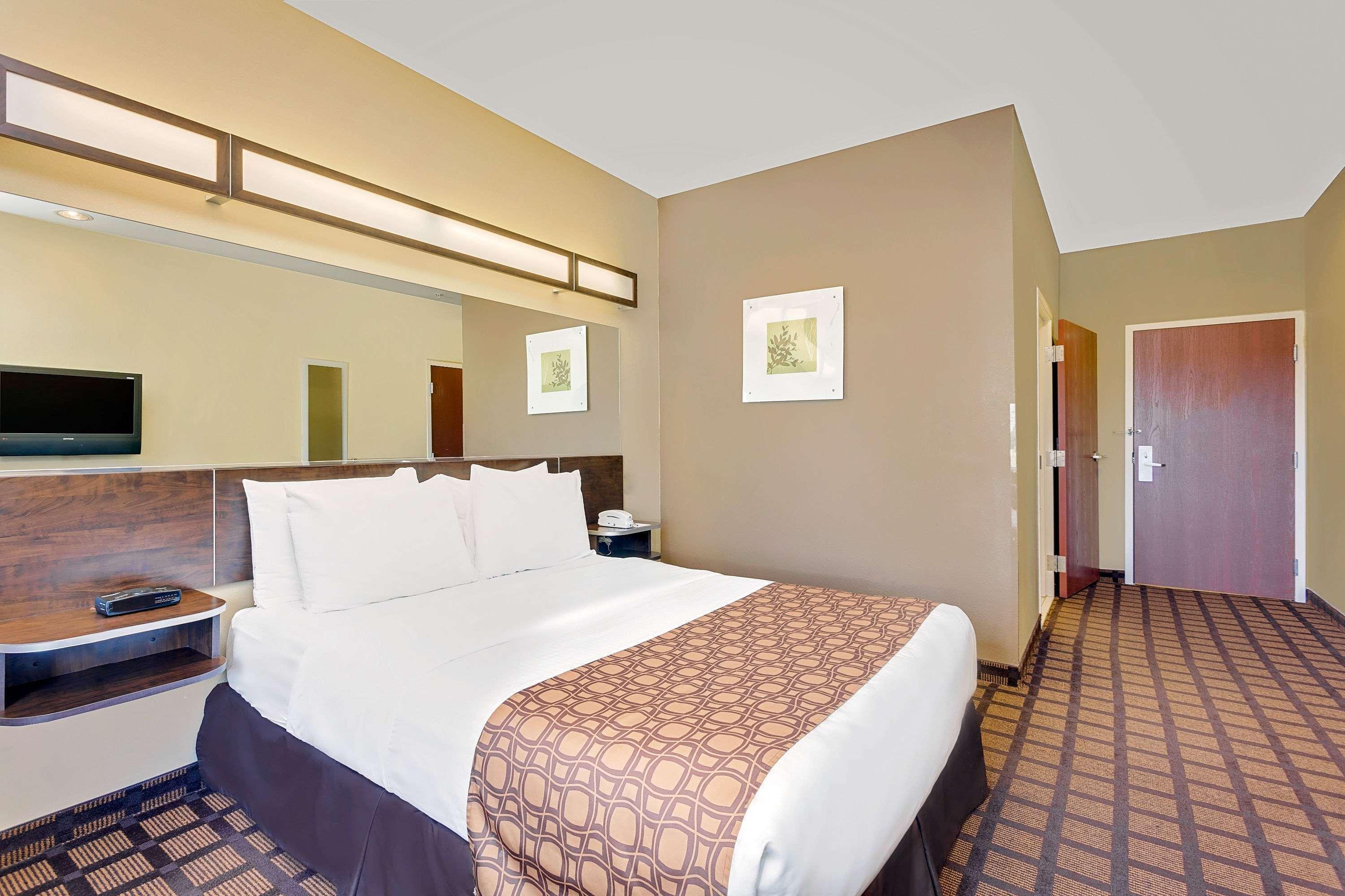 Microtel by Wyndham Perry National Fairground I-75