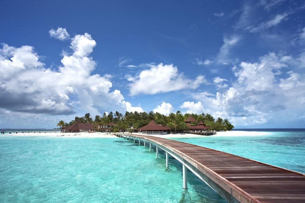Diamonds Thudufushi'in fotoğrafı geniş plaj ile birlikte