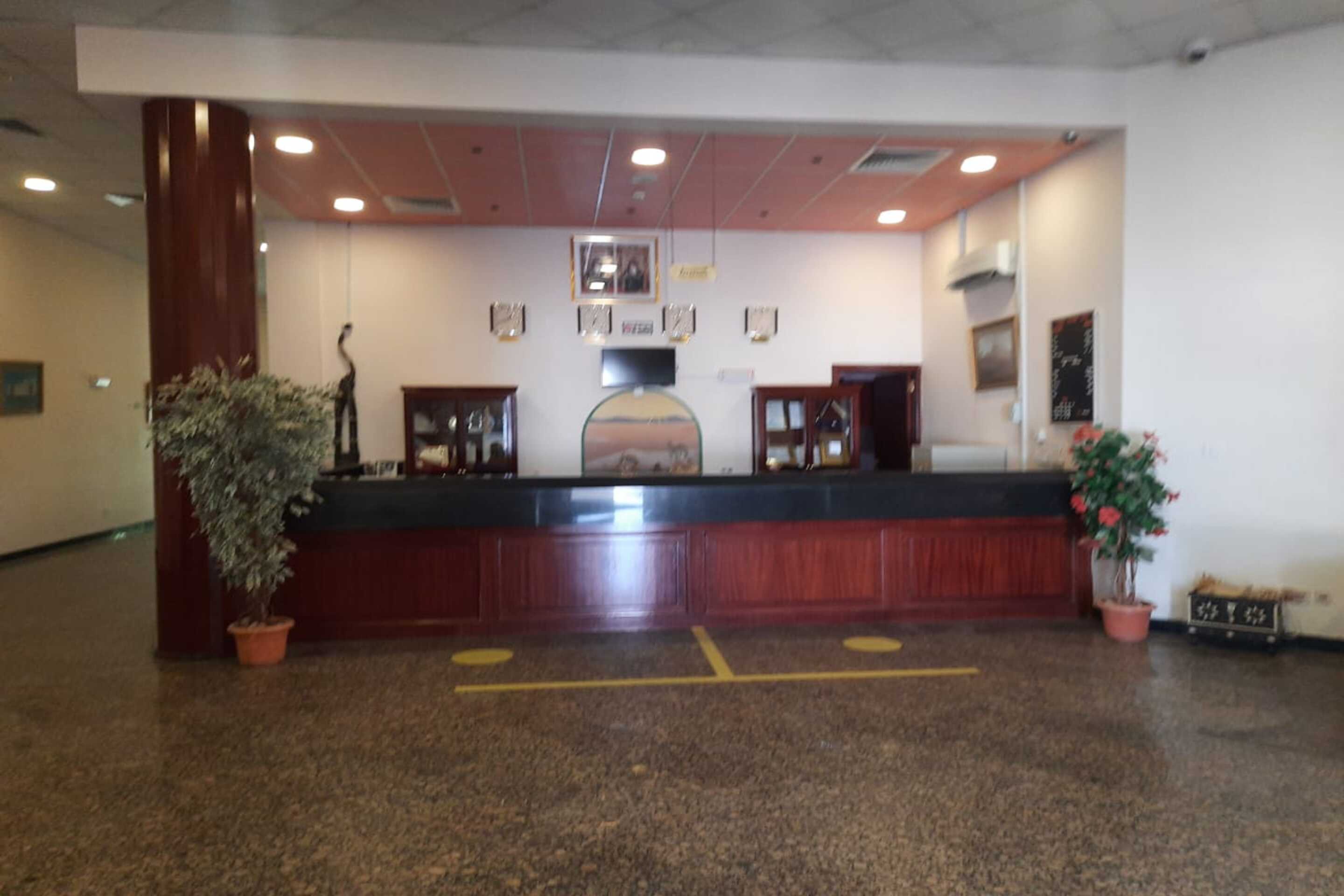 OYO 142 Al Sharqiya Sands Hotel