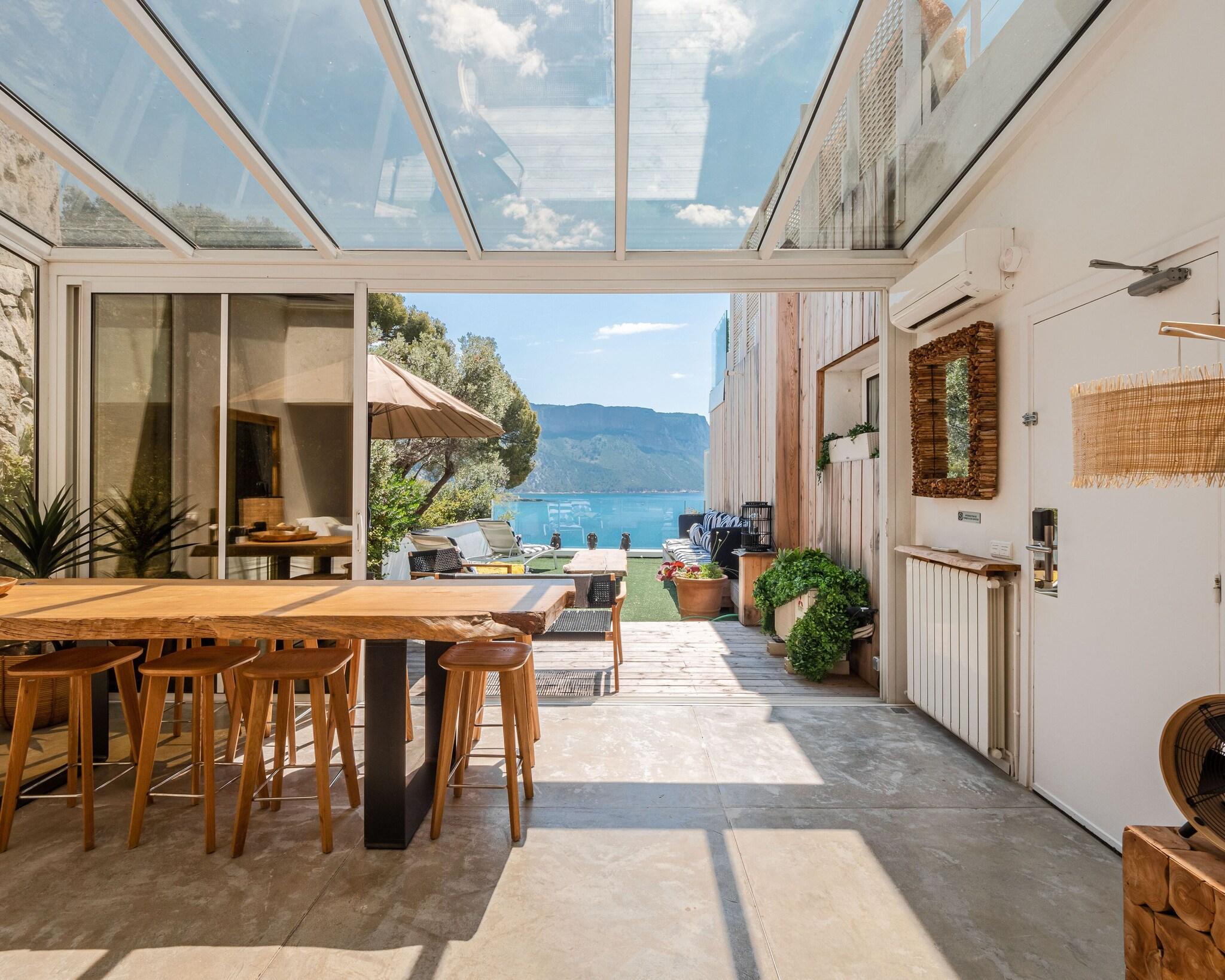 Hotel De La Plage - Mahogany by null