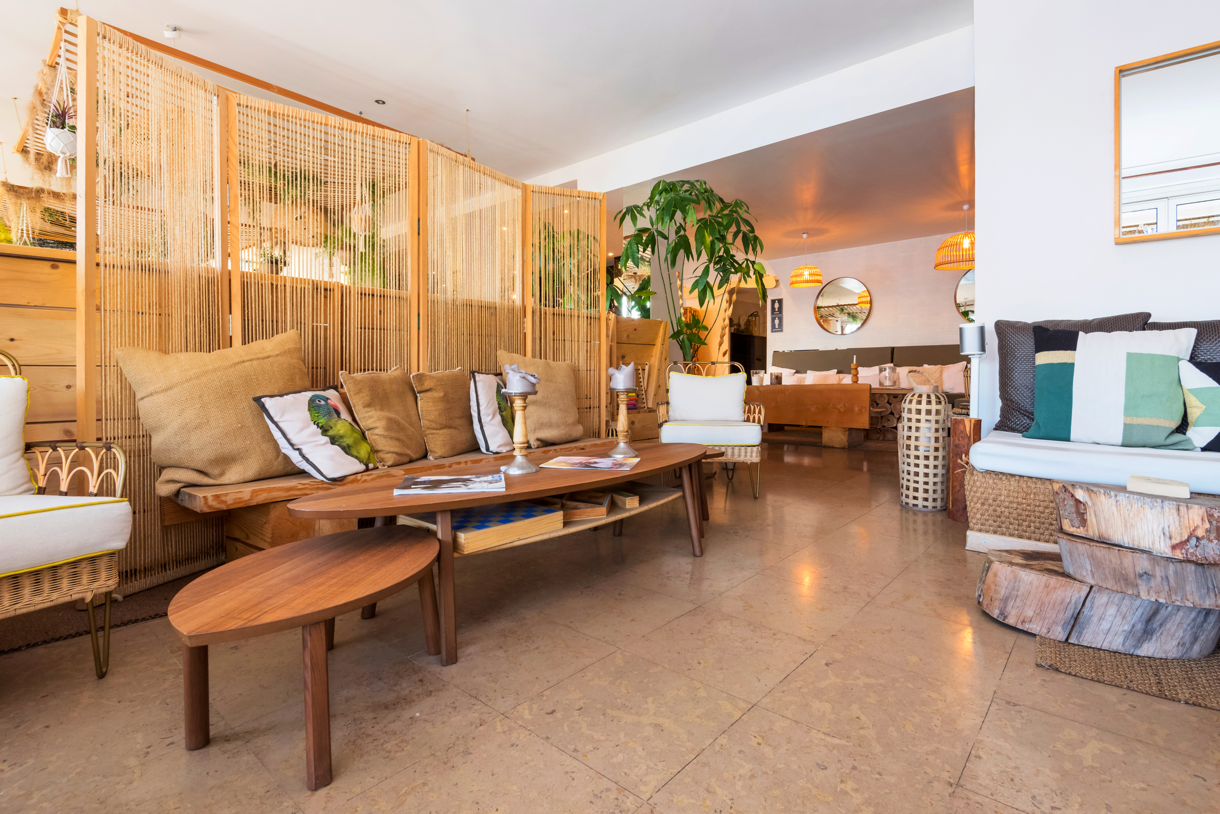 Hotel De La Plage - Mahogany by null