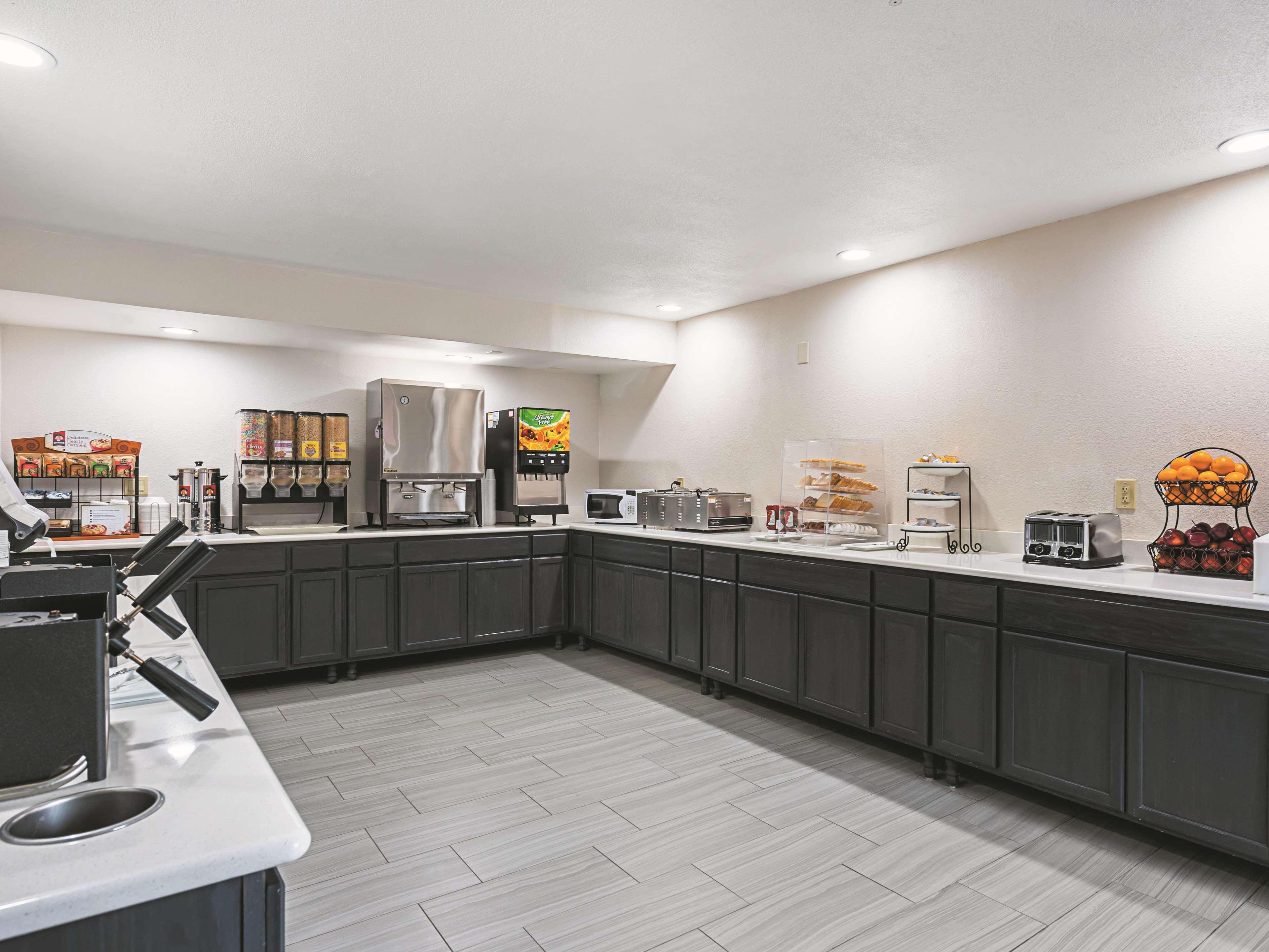 La Quinta Inn & Suites by Wyndham Minneapolis NW