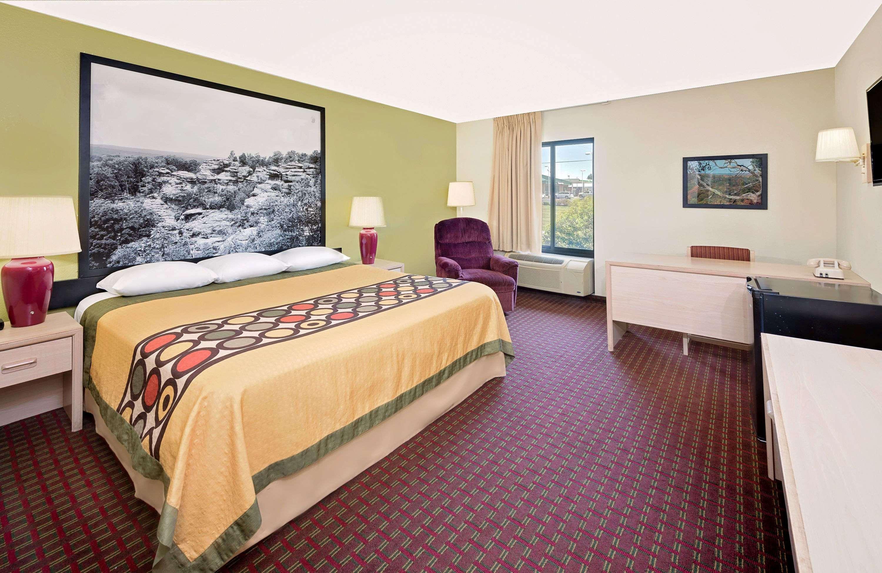 Super 8 by Wyndham Metropolis