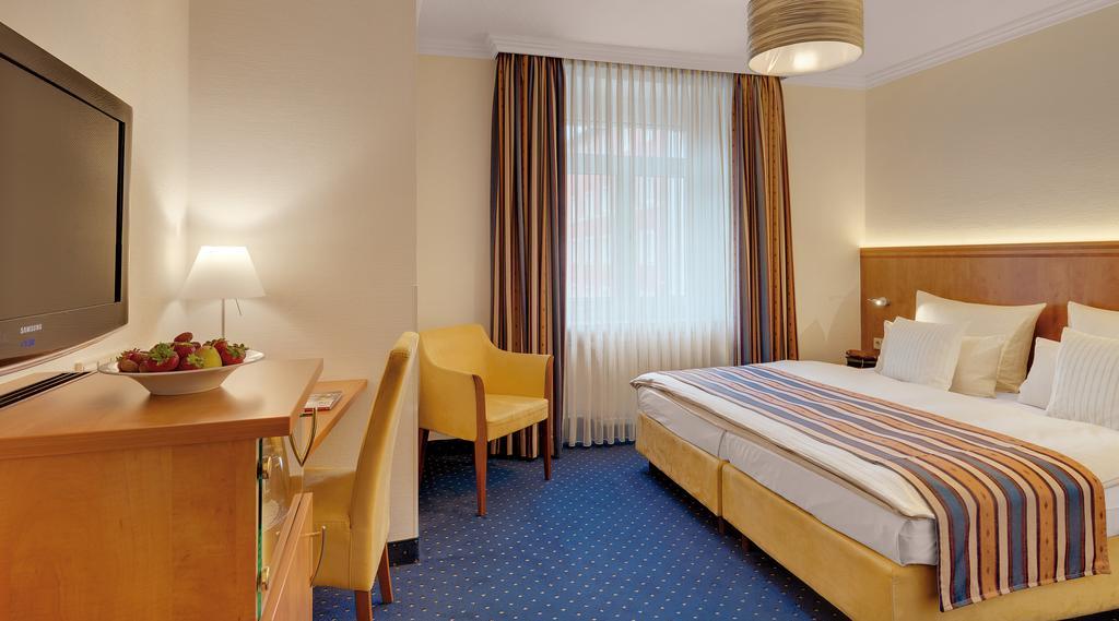 Alpen Hotel München by null