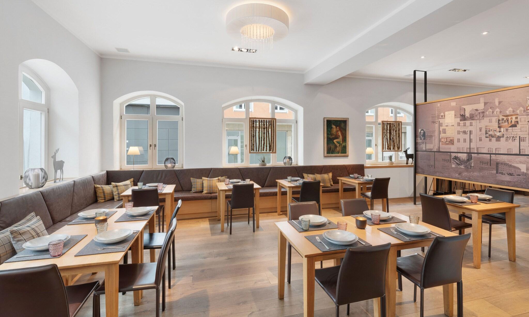 Alpen Hotel München by null