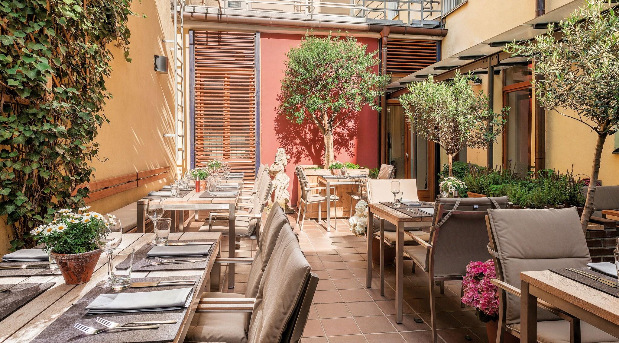 Alpen Hotel München by null