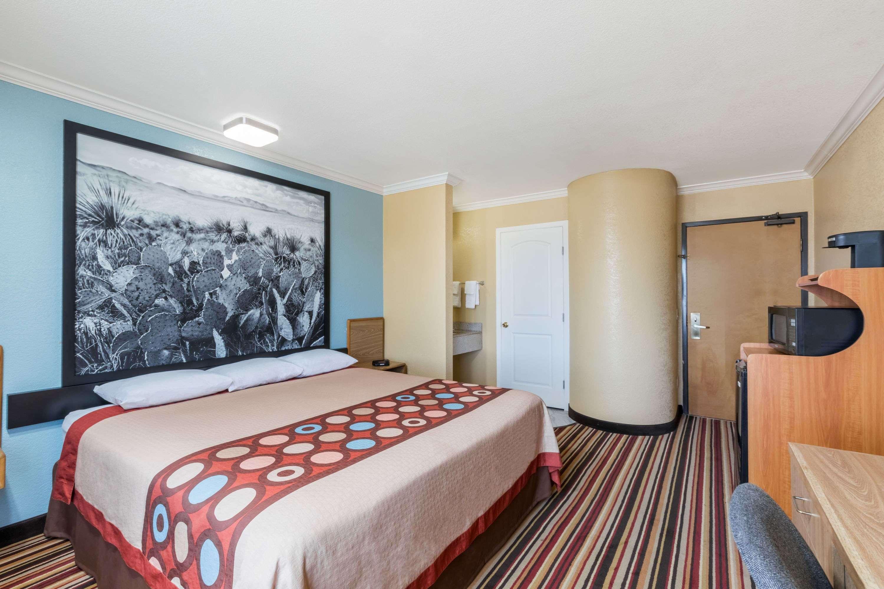 Super 8 By Wyndham Midland