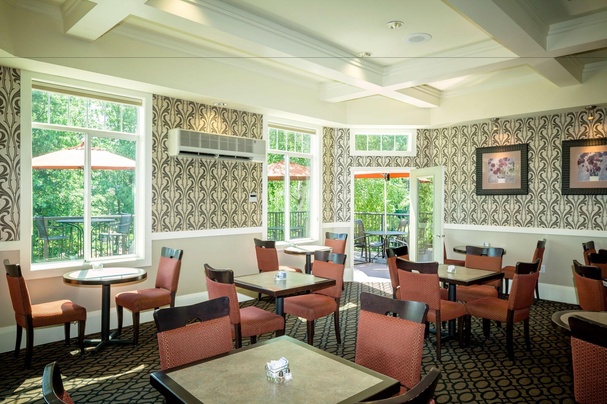 Plaza Inn & Suites at Ashland Creek