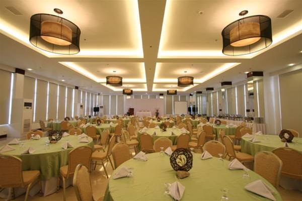 Hotel St. Ellis by null