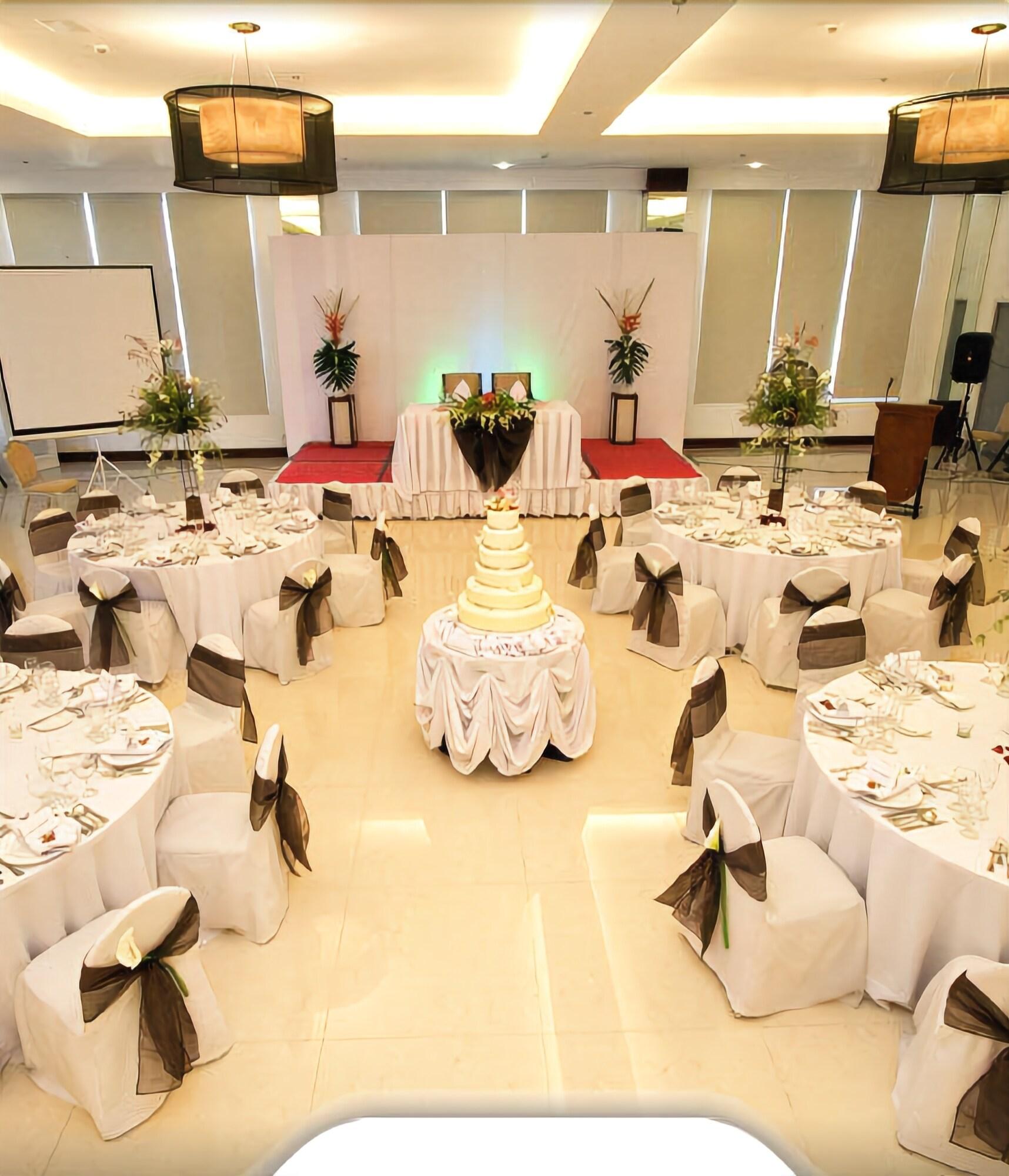 Hotel St. Ellis by null