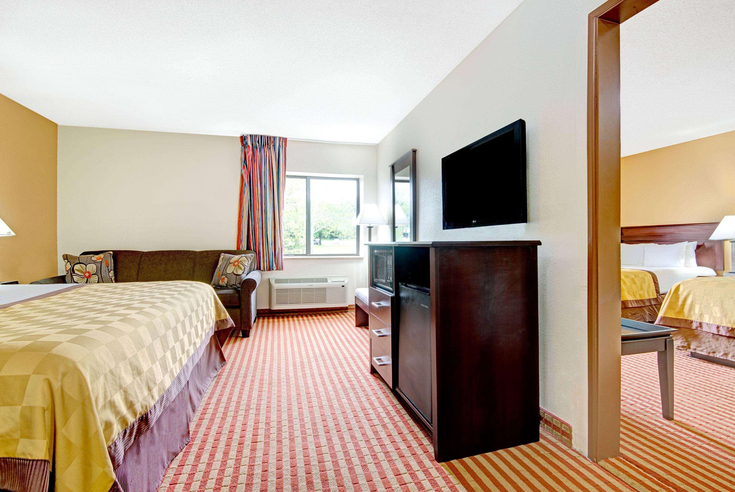 Days Inn & Suites by Wyndham Kansas City South