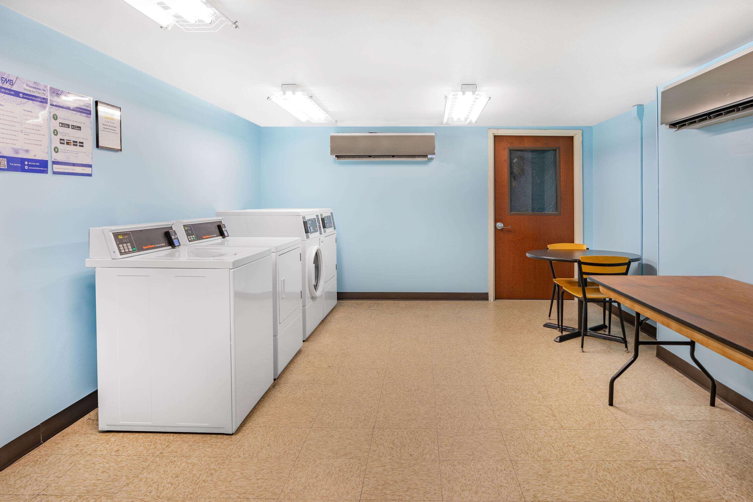 Super 8 by Wyndham Mount Laurel