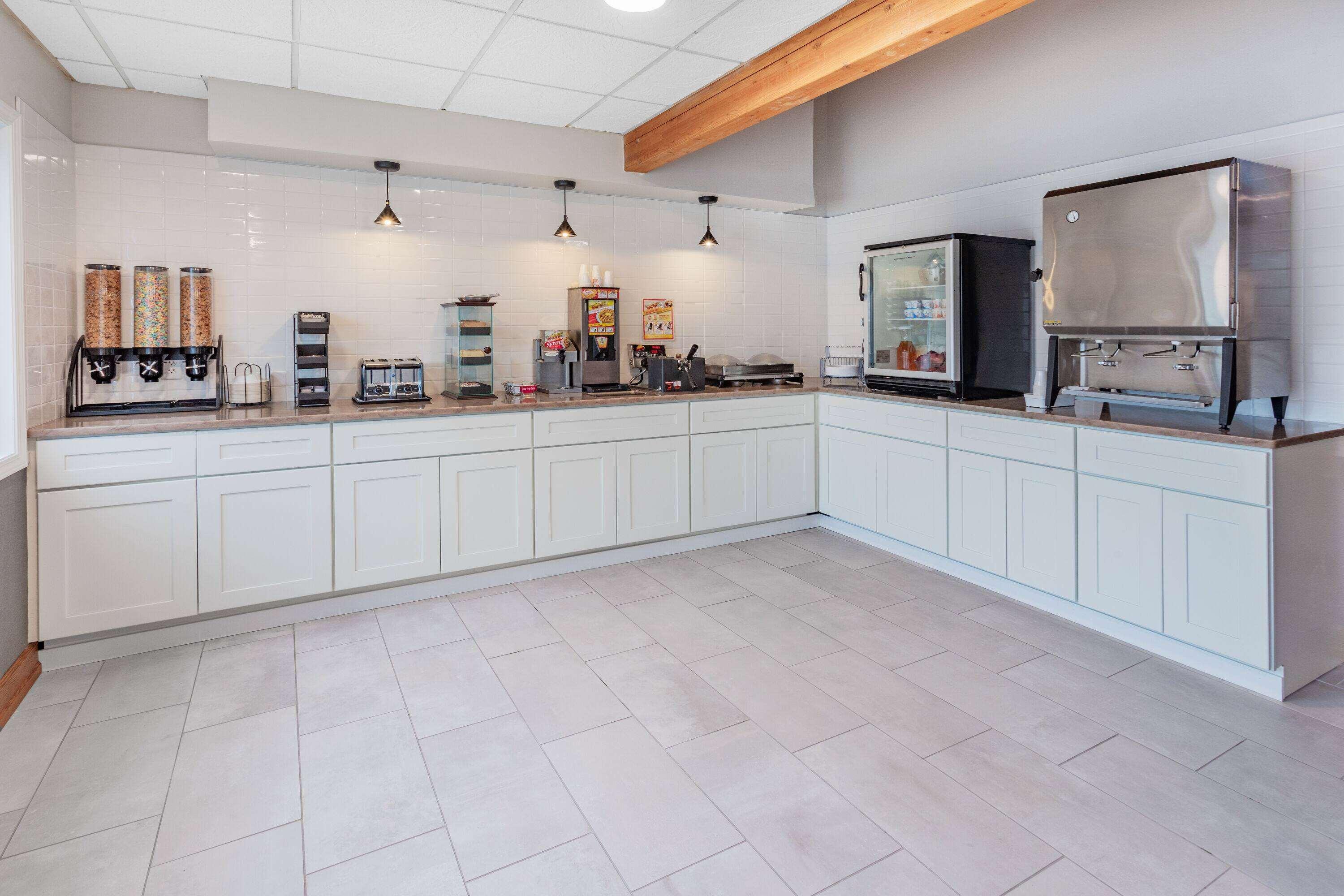 Baymont By Wyndham Brooklyn Center
