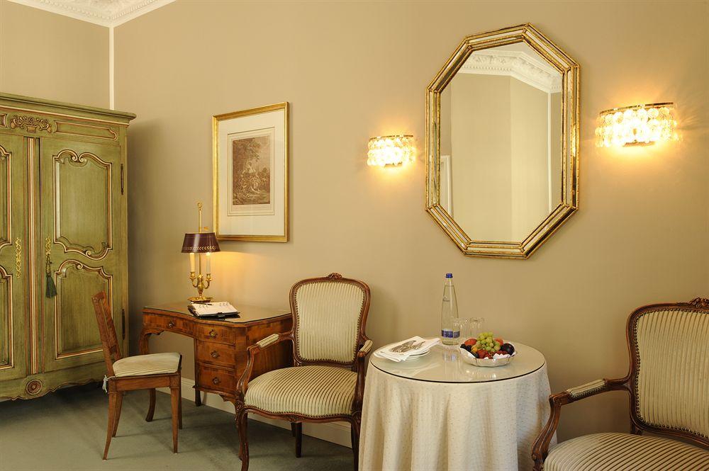 Splendid-Dollmann Hotel by null