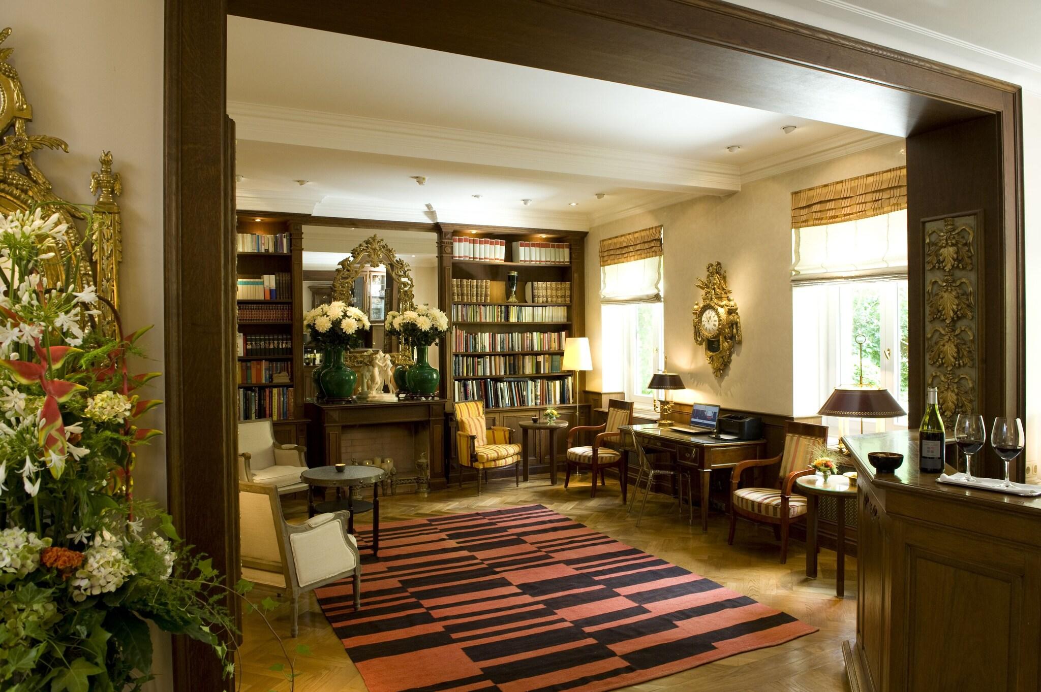 Splendid-Dollmann Hotel by null