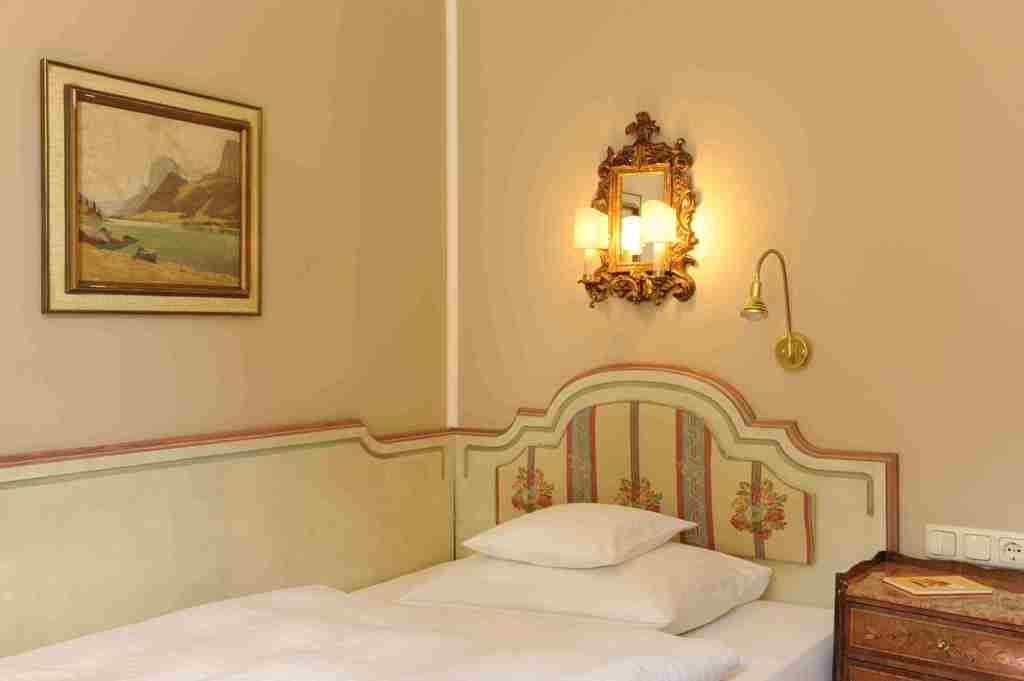 Splendid-Dollmann Hotel by null