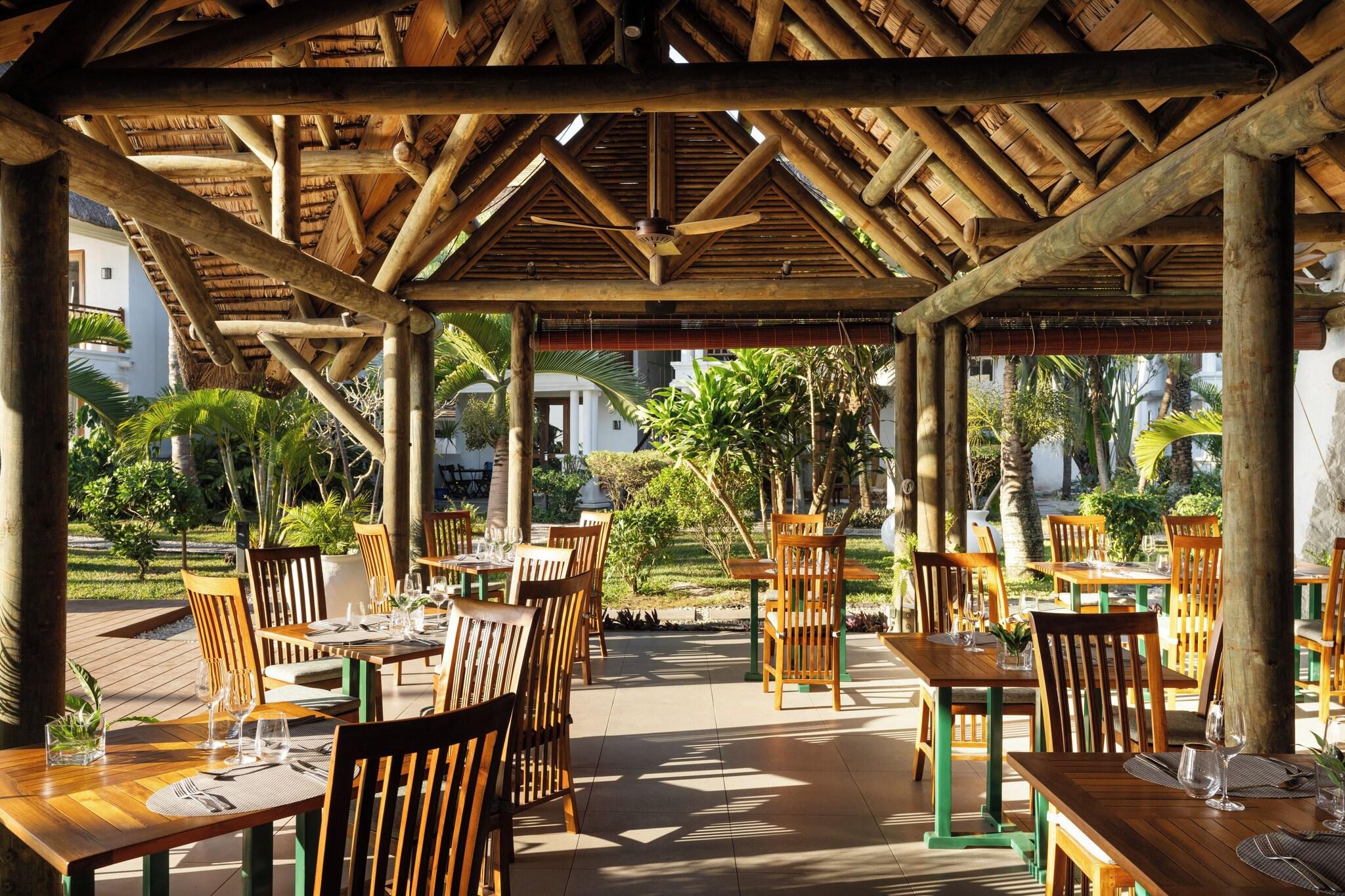 Constance Sakoa Boutik by null