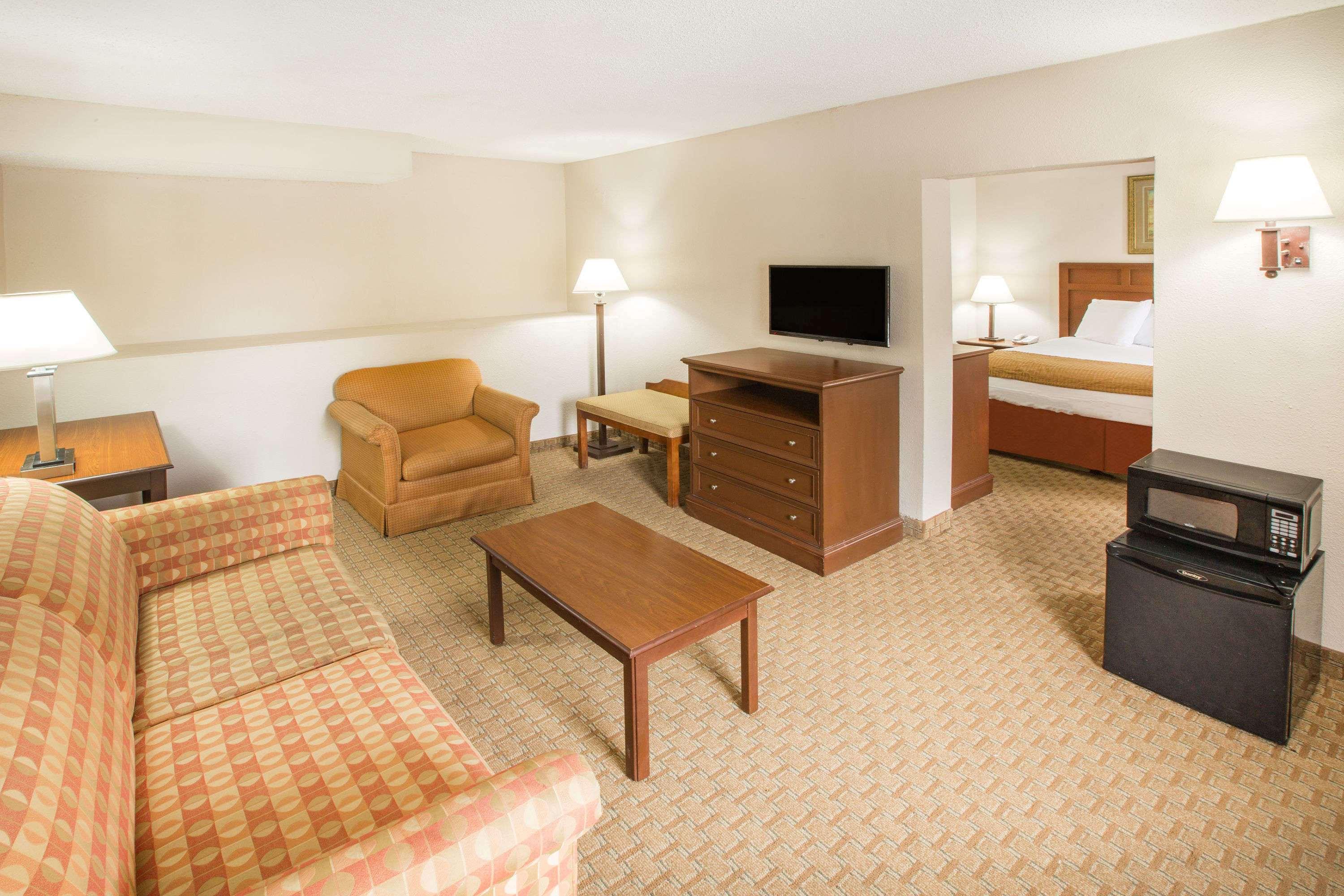 Baymont by Wyndham Mobile/ I-65