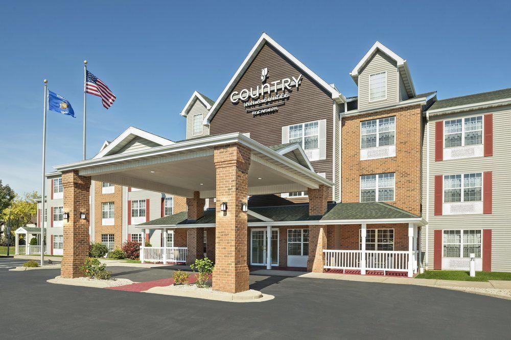 Country Inn & Suites by Radisson, Milwaukee Airport, WI image