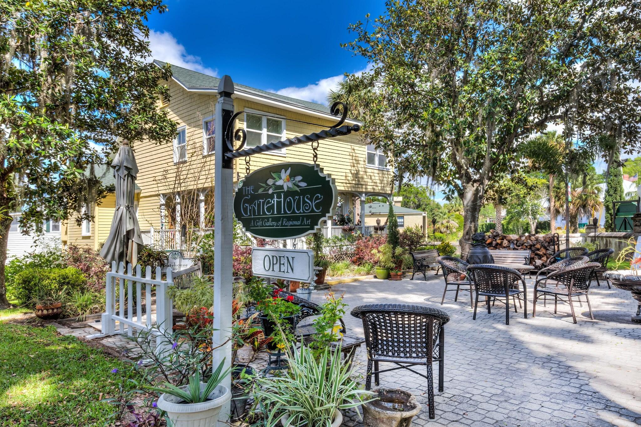 Lakeside Inn by null