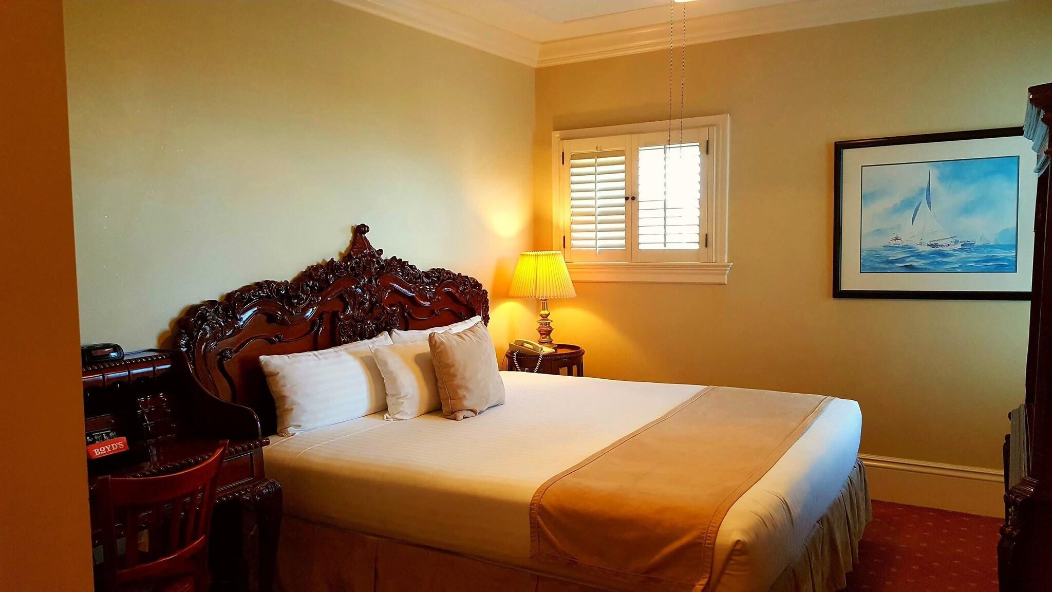 The Monterey Hotel by null