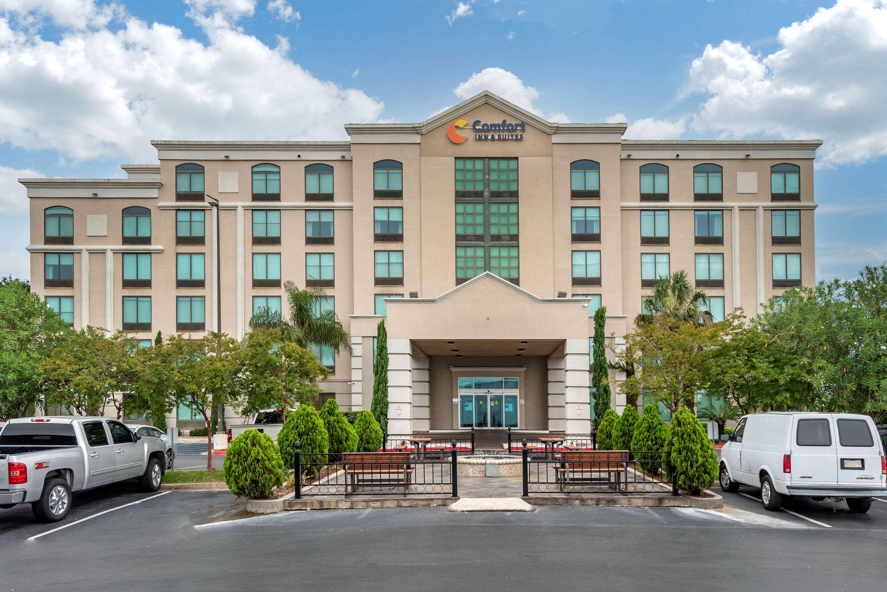 Comfort Inn & Suites New Orleans Airport North image