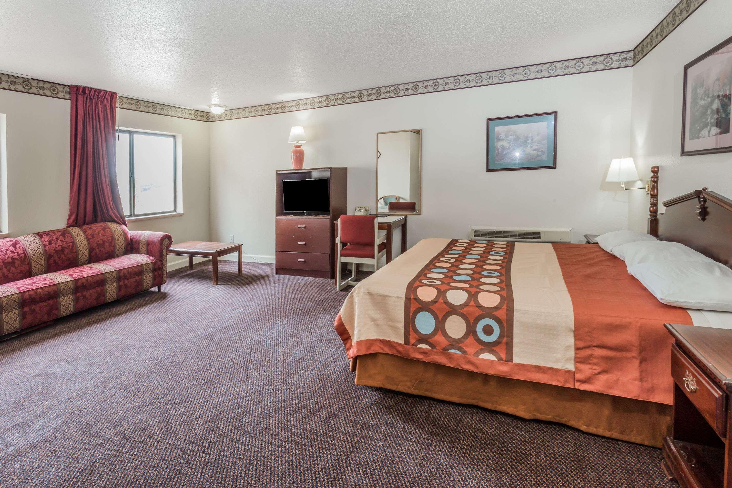Super 8 By Wyndham Morris
