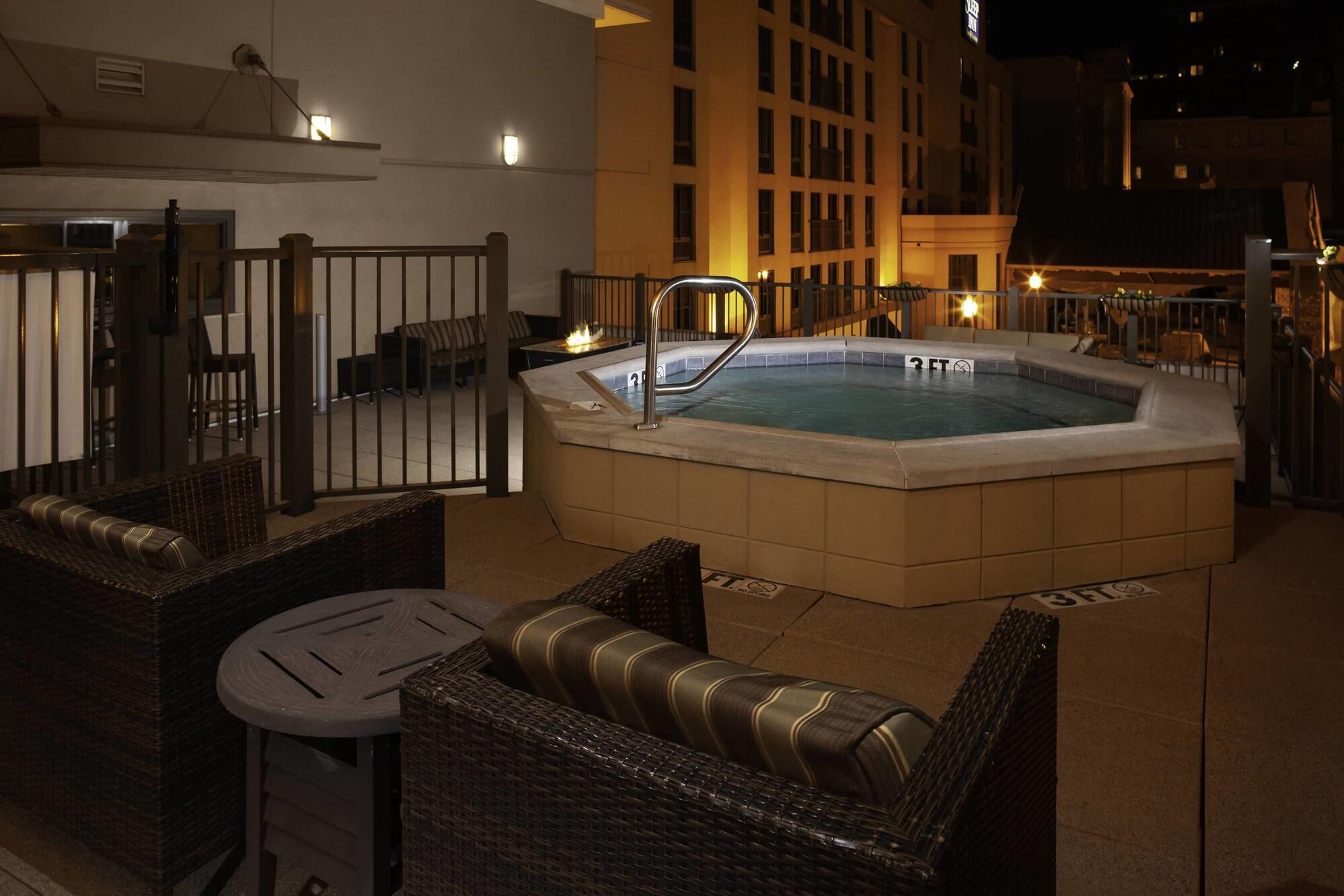Courtyard by Marriott Downtown Memphis